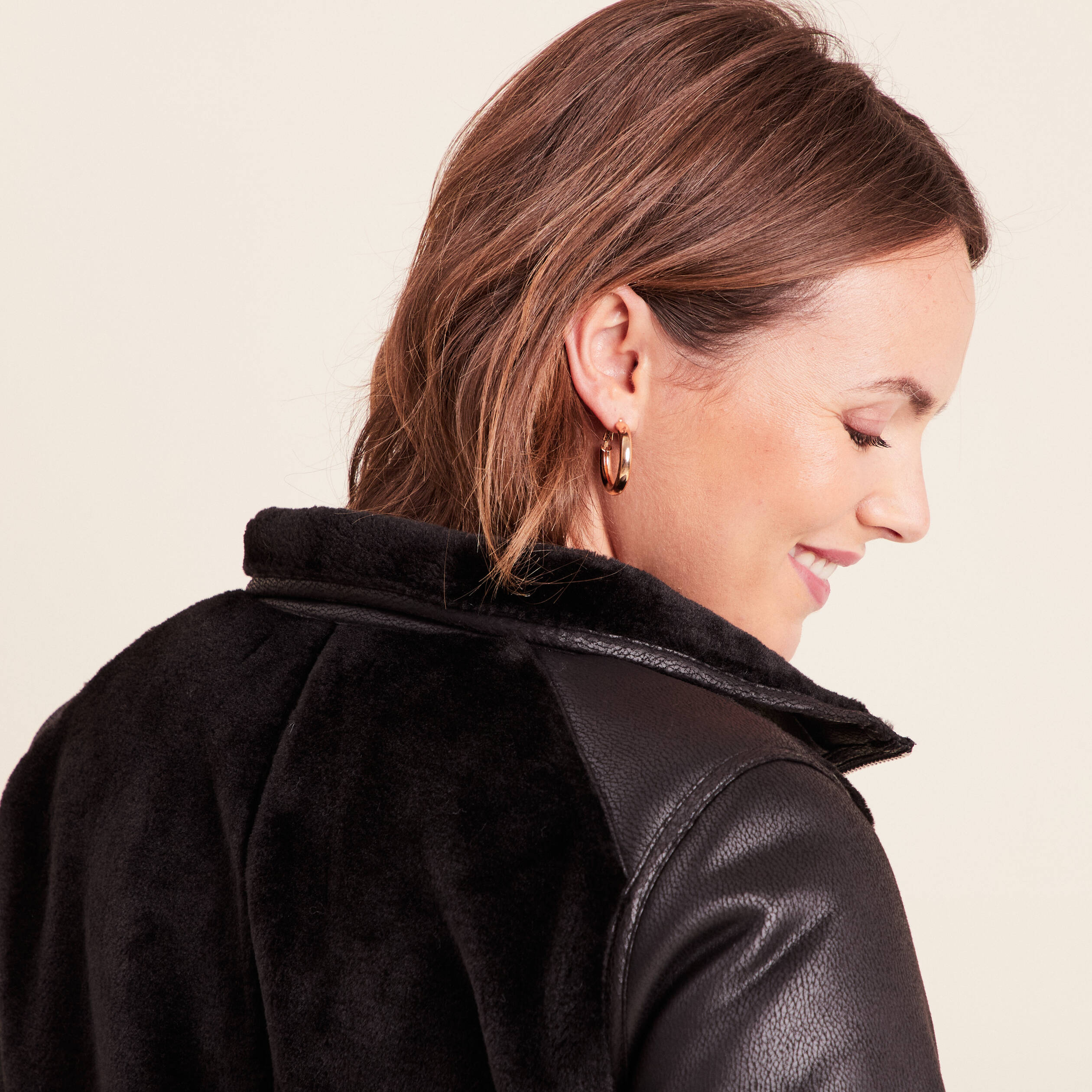 Manteau fausse fourrure capuche amovible noir femme