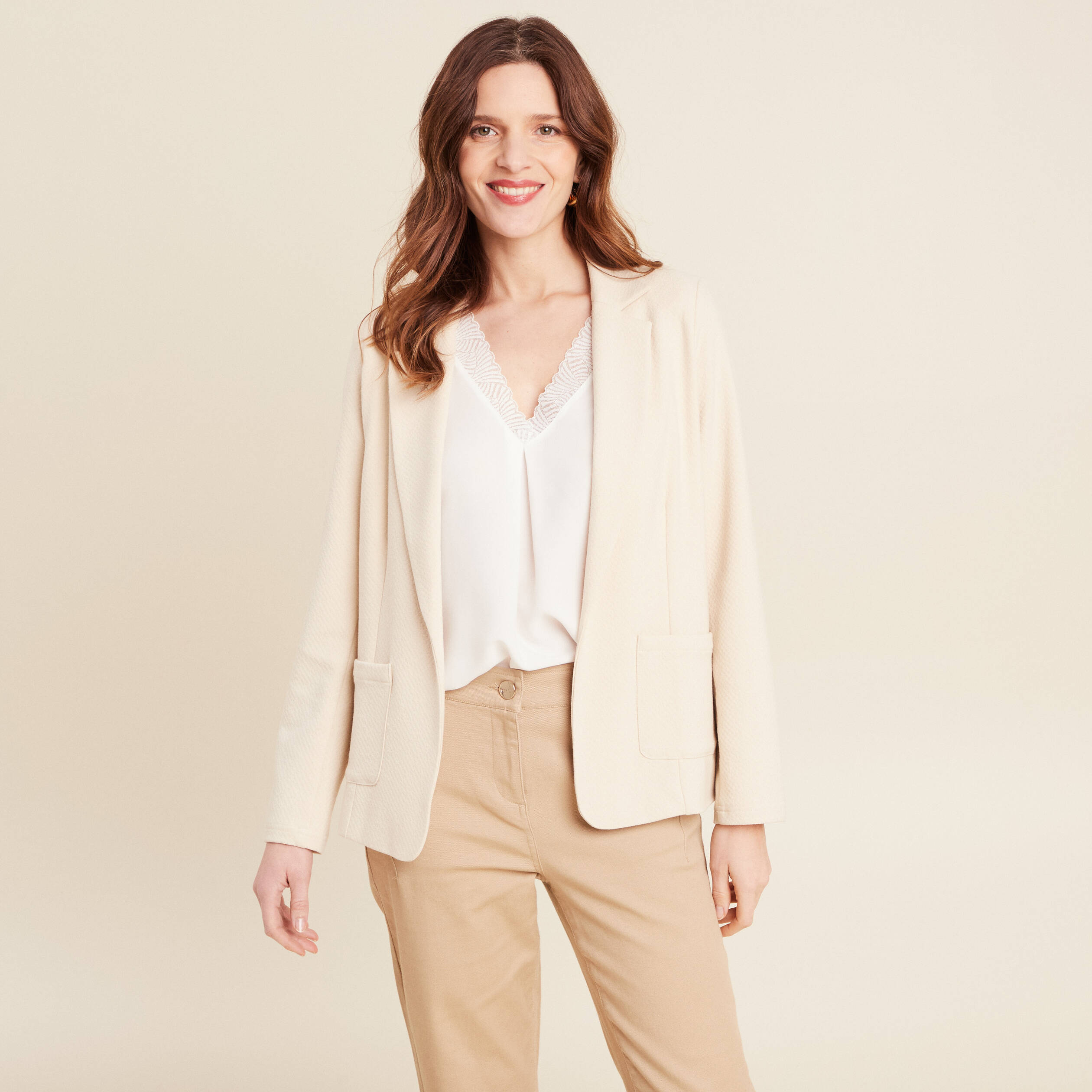 Veste tailleur cintr&eacute;e ecru femme