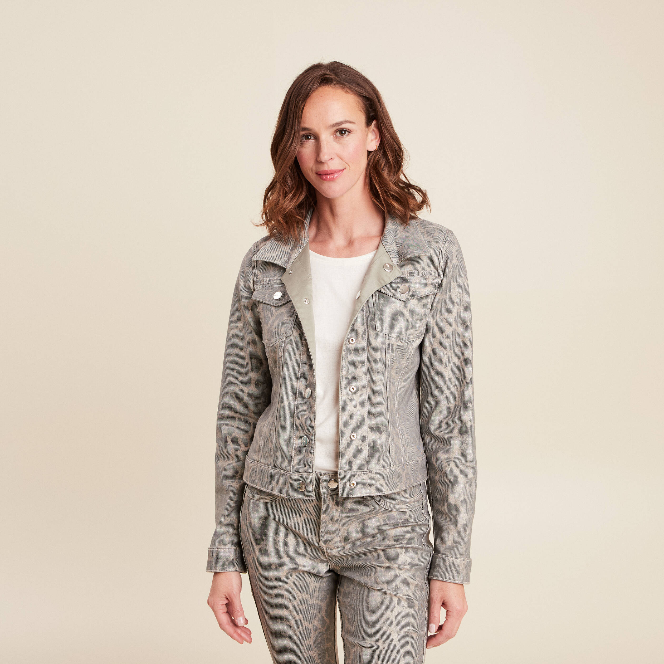 veste cintree reversible sans col vert olive femme veste cintrée réversible sans col vert olive femme