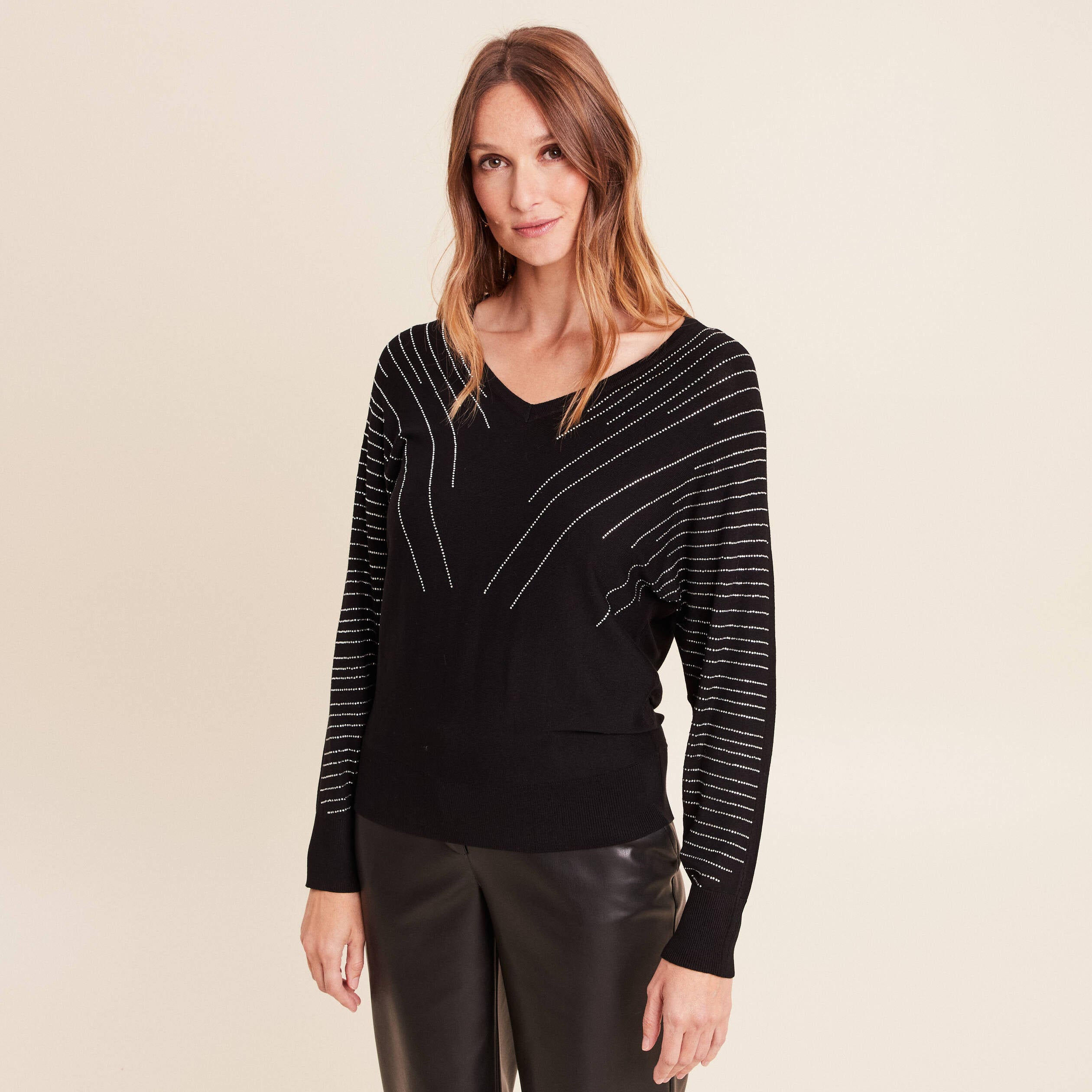 Pull ajust&eacute; col bateau strass noir femme