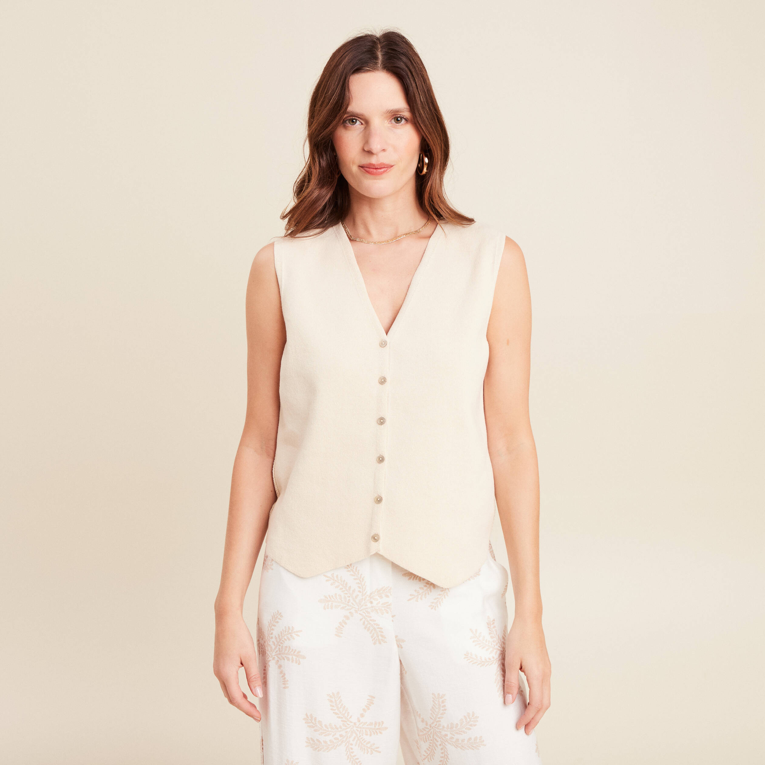 pull cintre court col v beige femme Pull cintré court col V beige femme