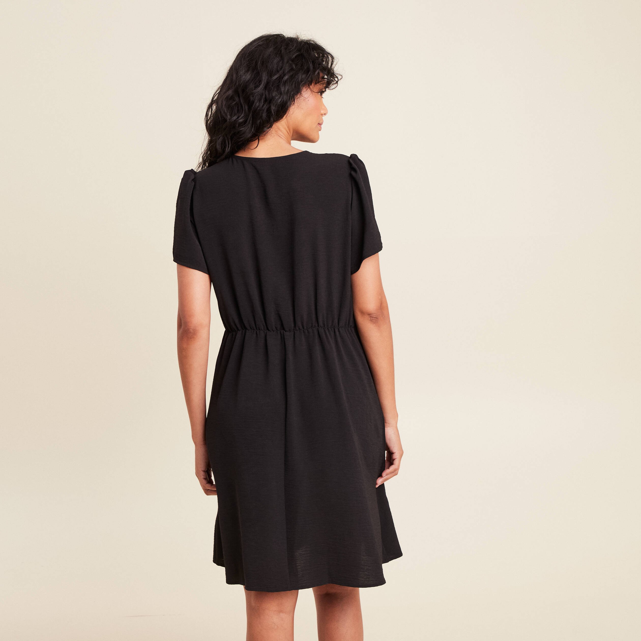 robe courte evasee col rond noir femme robe courte évasée col rond noir femme