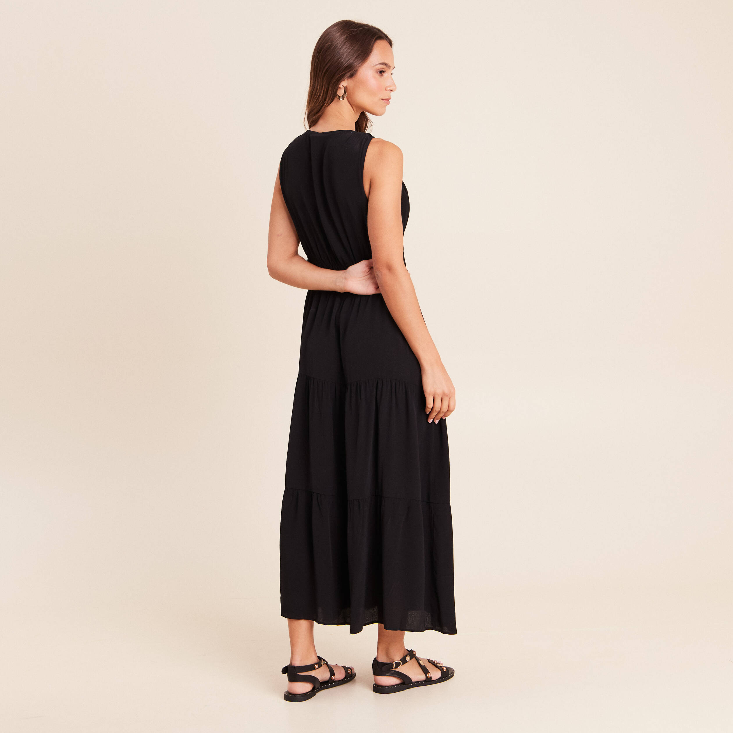 Robe longue &eacute;vas&eacute;e sans manches noir femme
