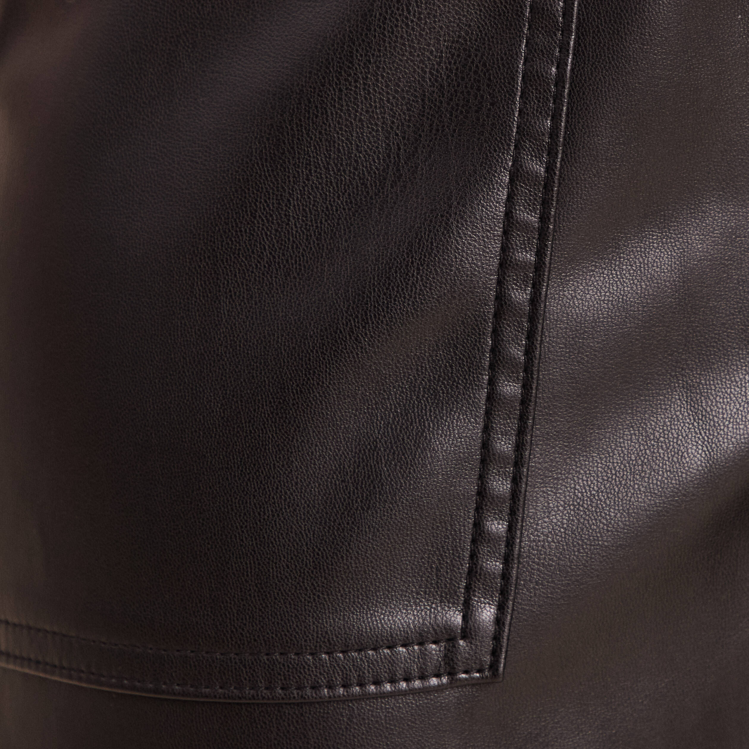 Pantalon coupe mom simili cuir noir femme