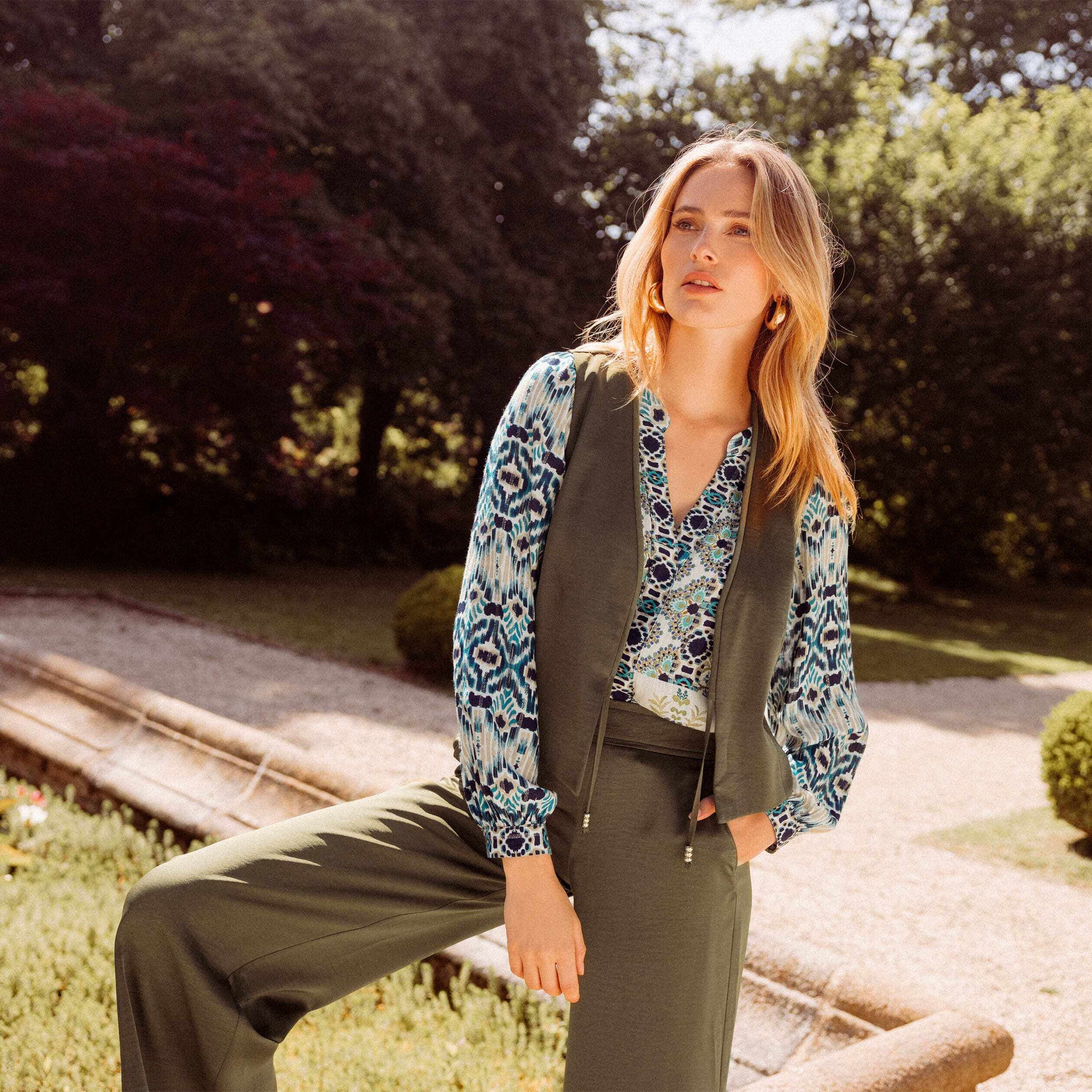 Veston sans manches satin vert olive femme