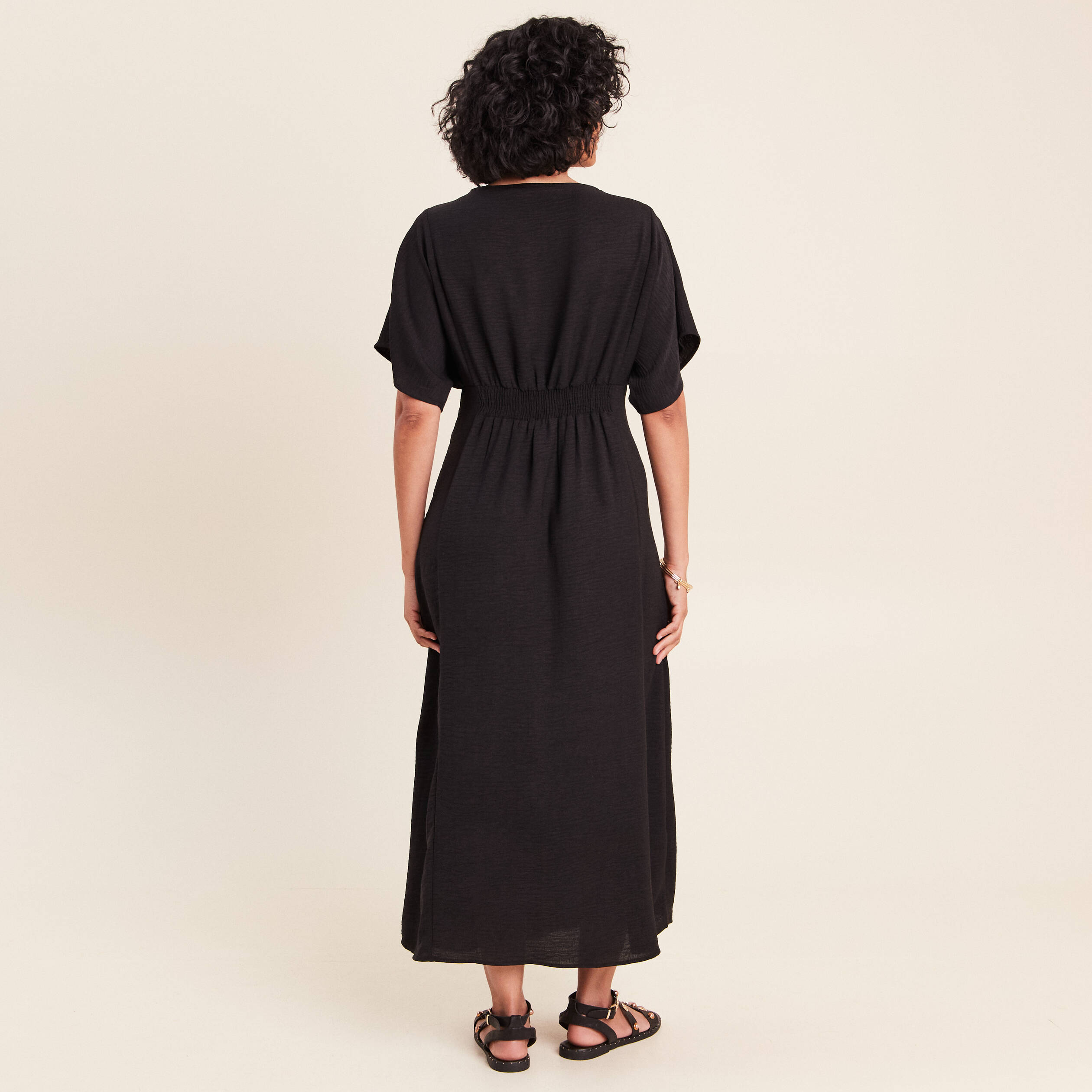 Robe longue &eacute;vas&eacute;e col v manches coudes noir femme