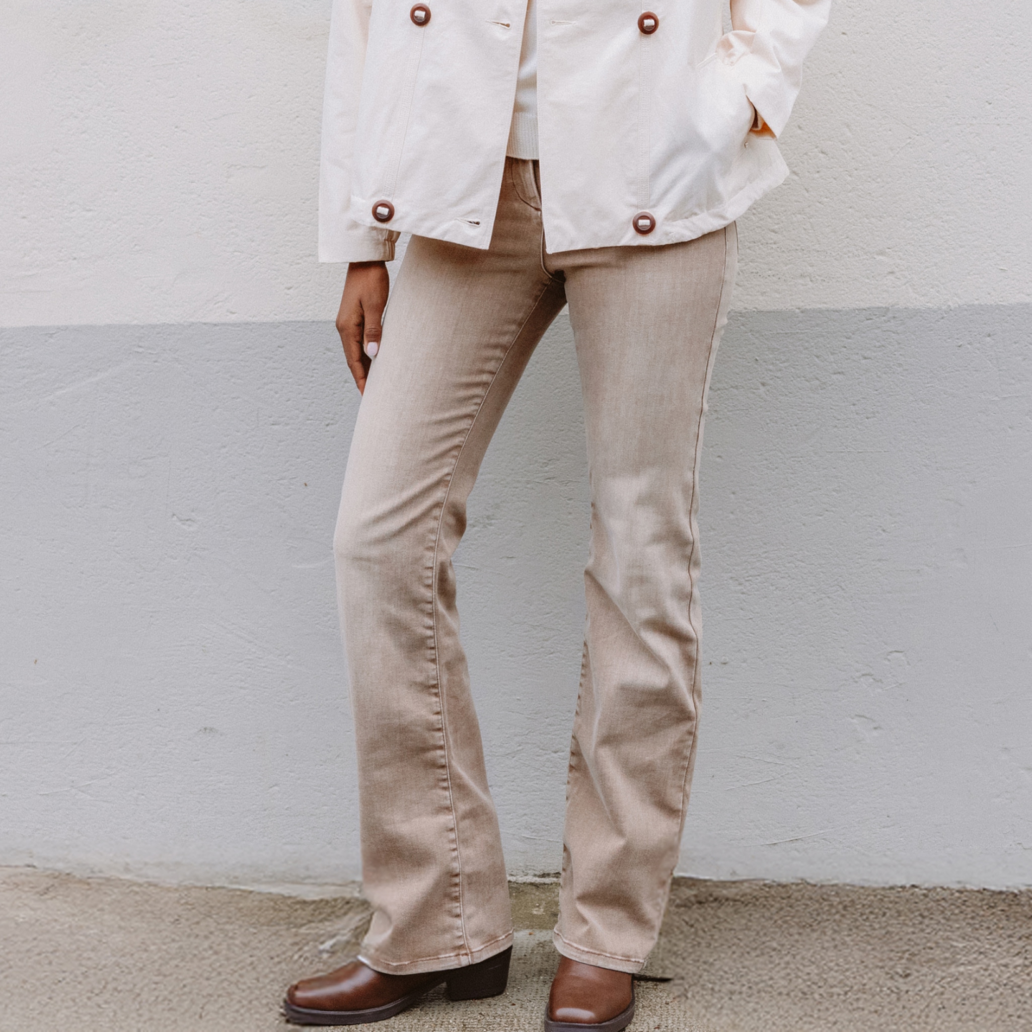 Jean magique L'Unique coupe bootcut denim beige femme