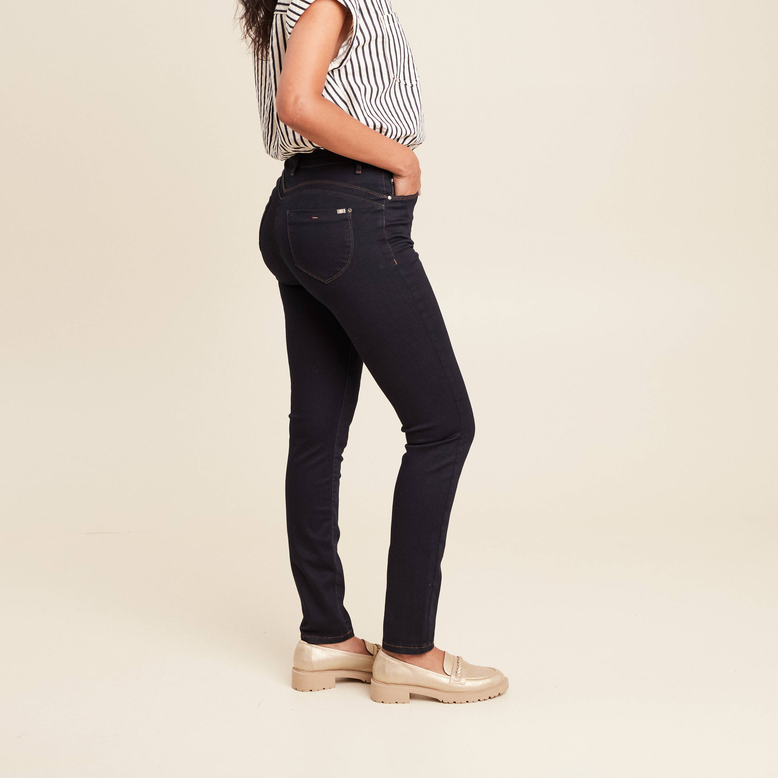 Jean magique L'Unique coupe ajust&eacute;e denim brut femme