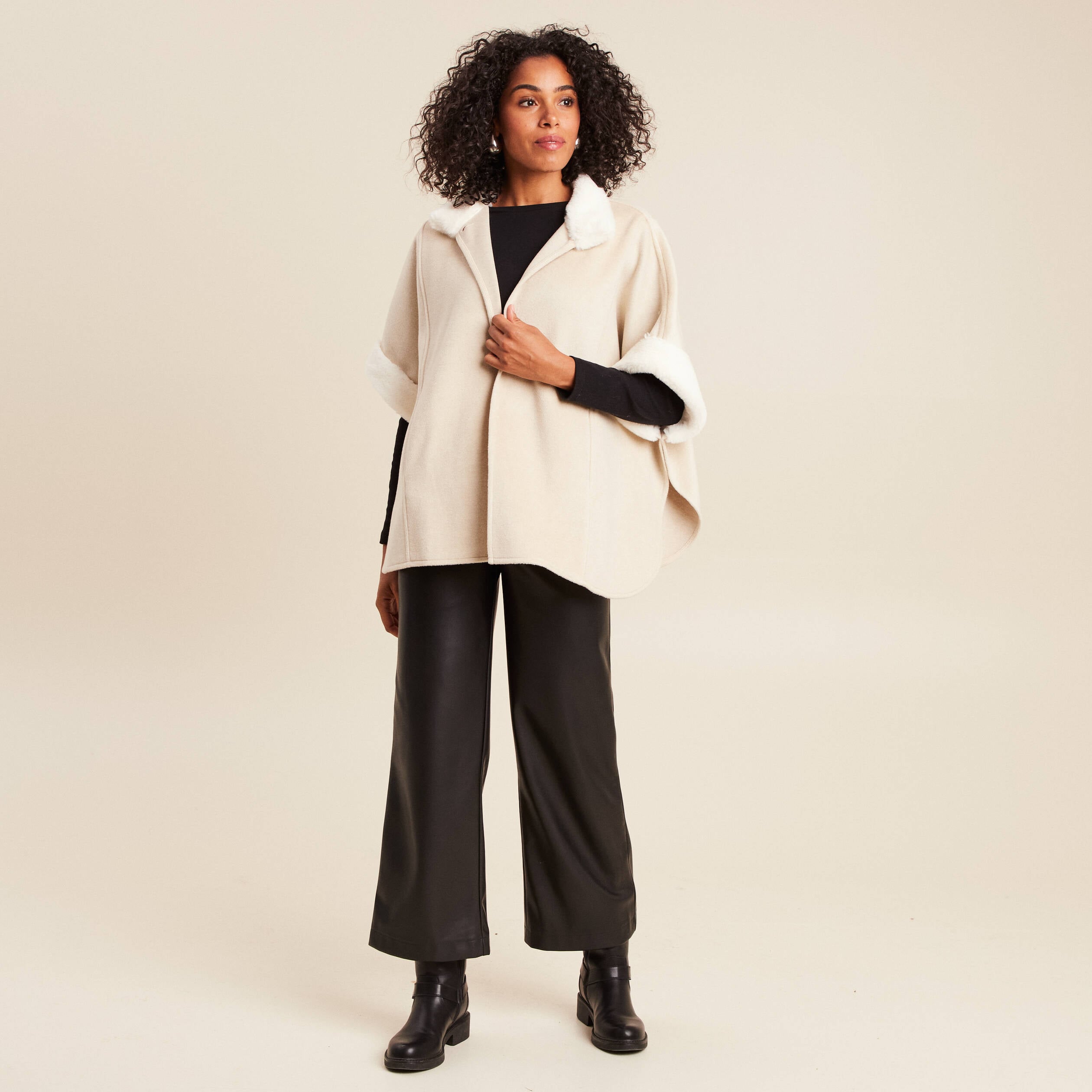 Poncho cape coupe ample ivoire femme