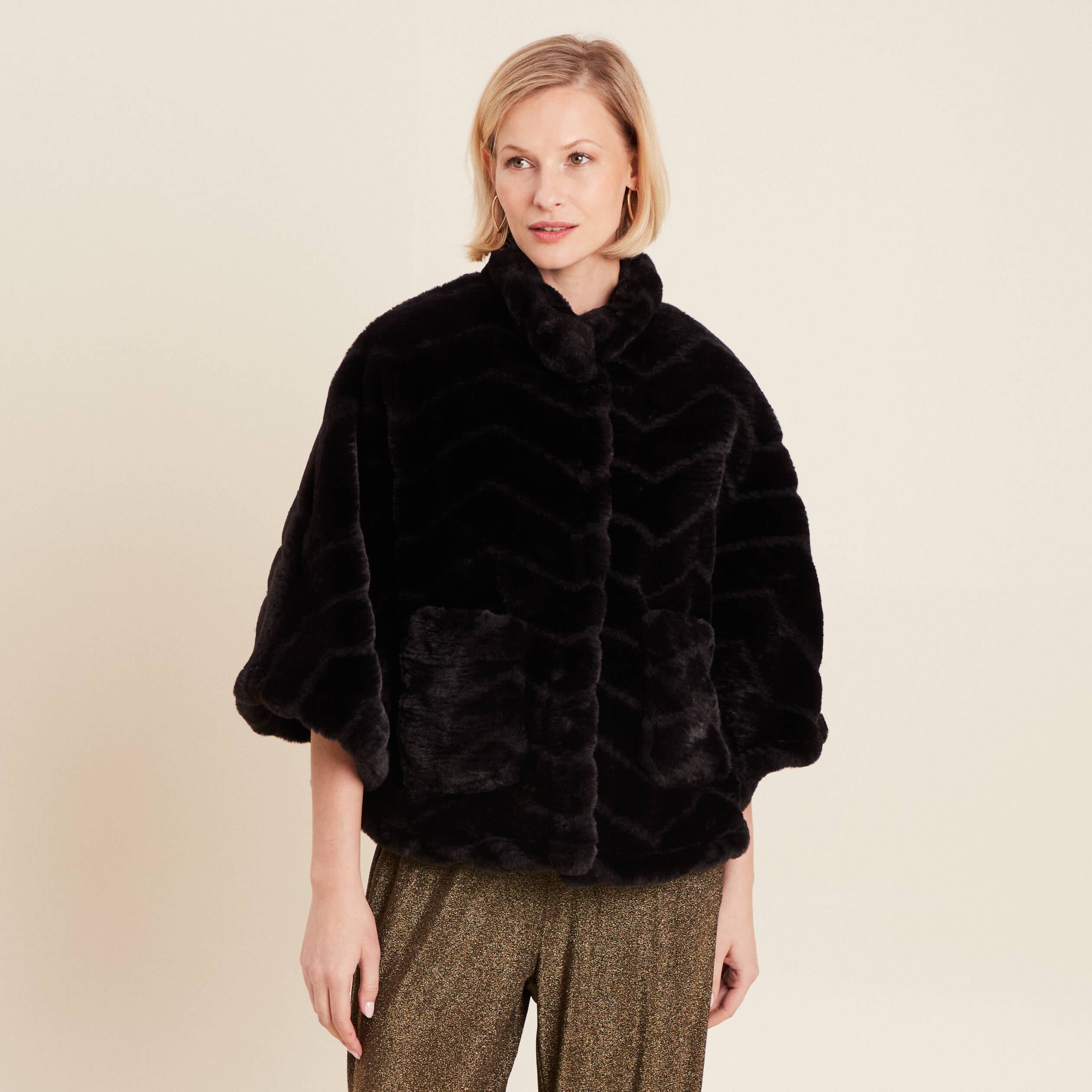 Cape fausse fourrure noir femme