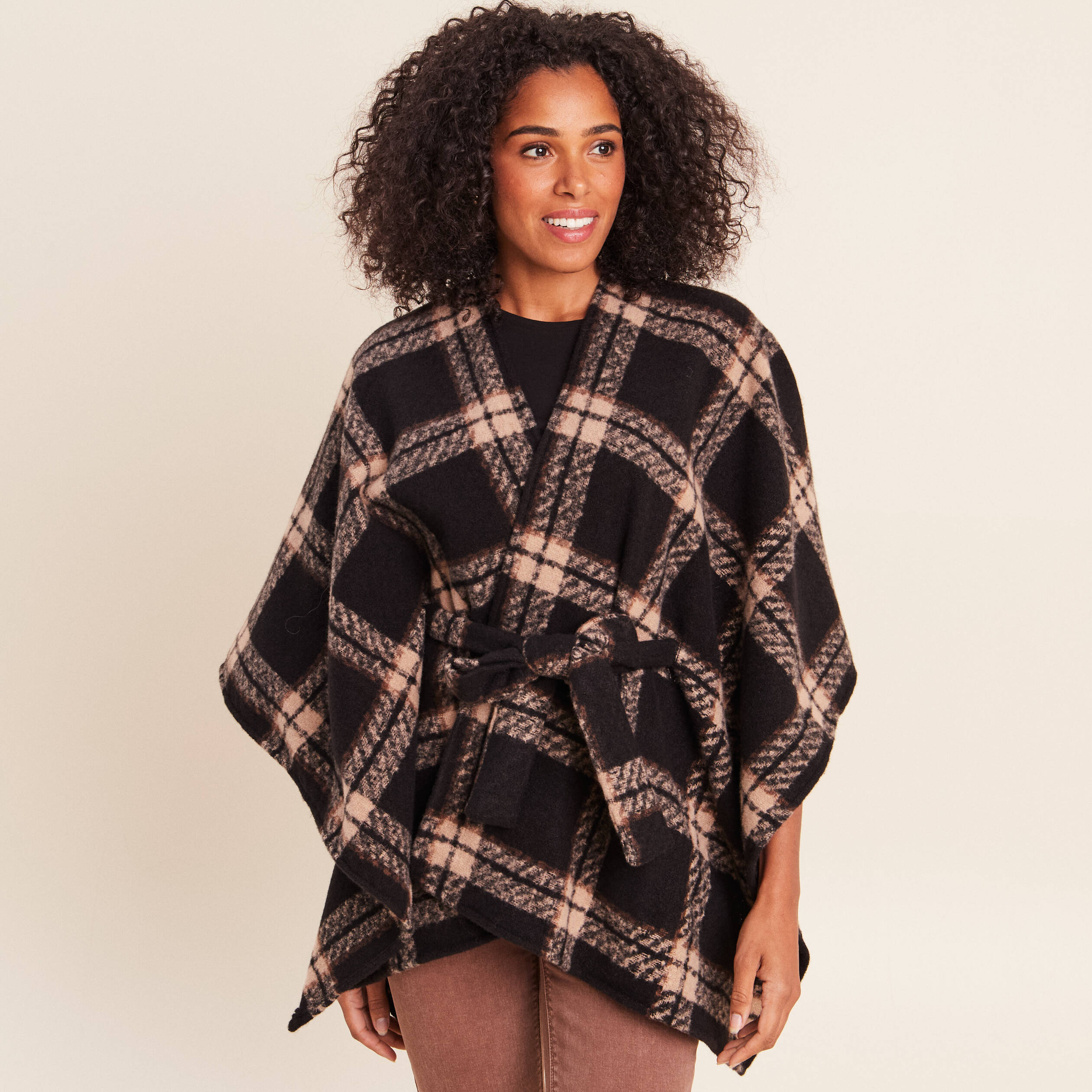 Poncho ceintur&eacute; noir femme