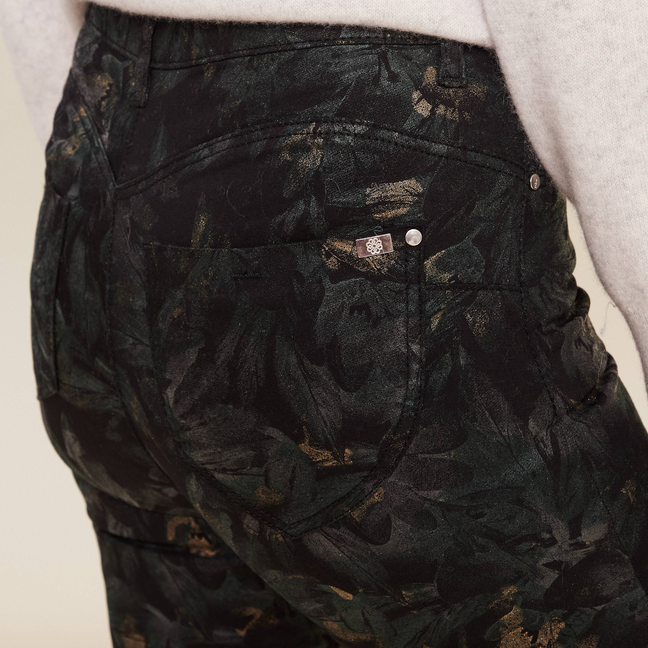 Pantalon ajusté noir femme