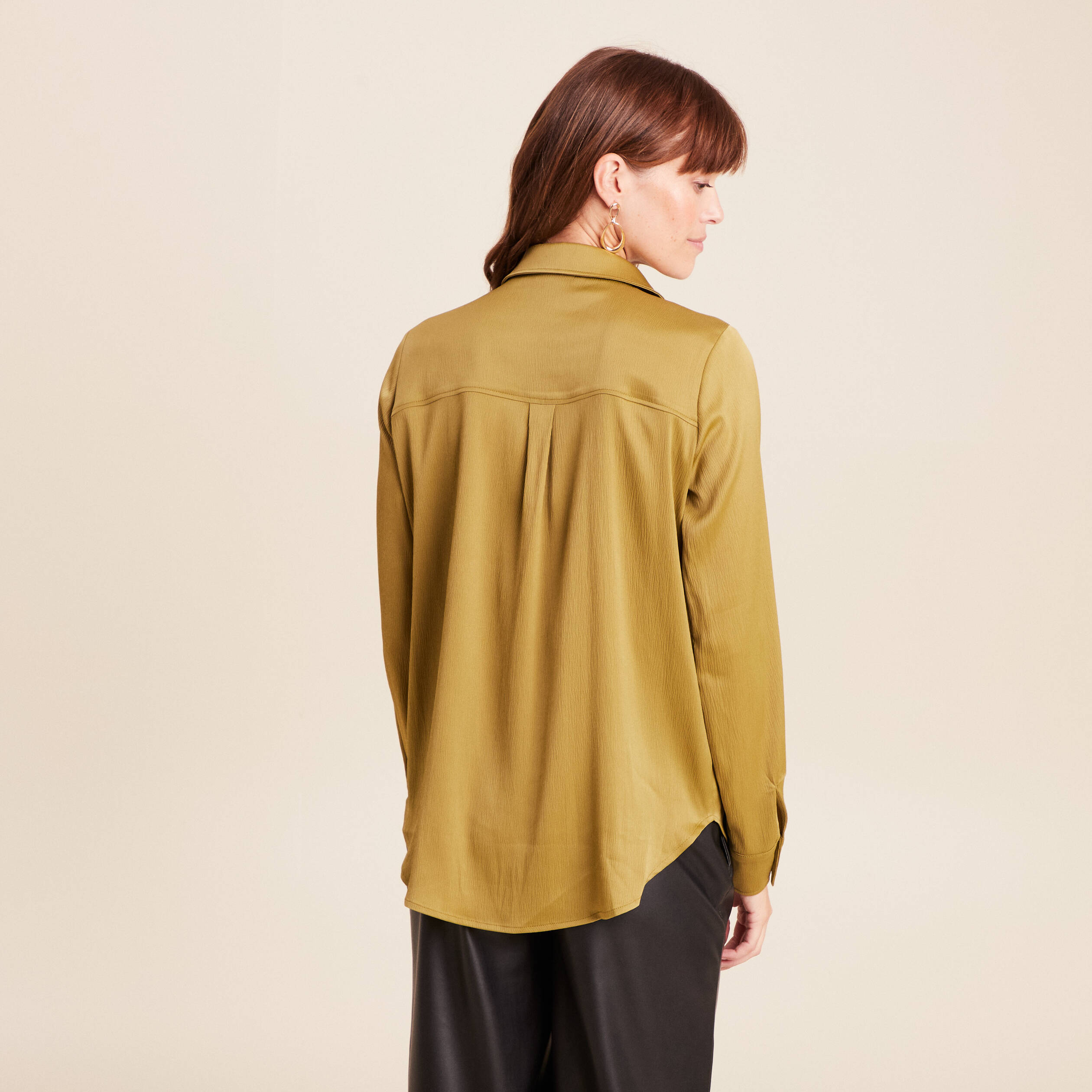 Chemise droite mi-longue fluide vert olive femme