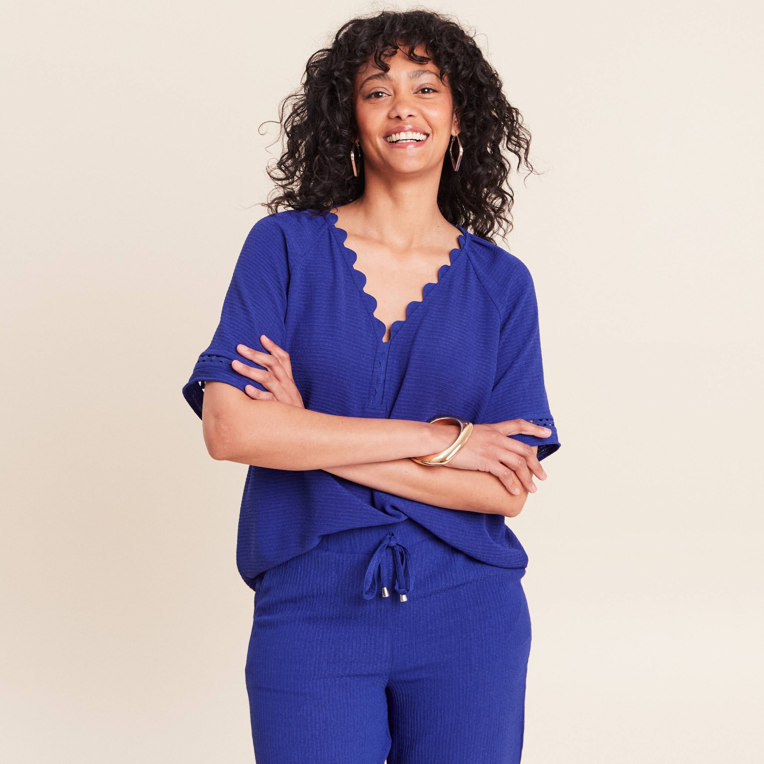 Blouse fluide col v manches courtes bleu fonc&eacute; femme