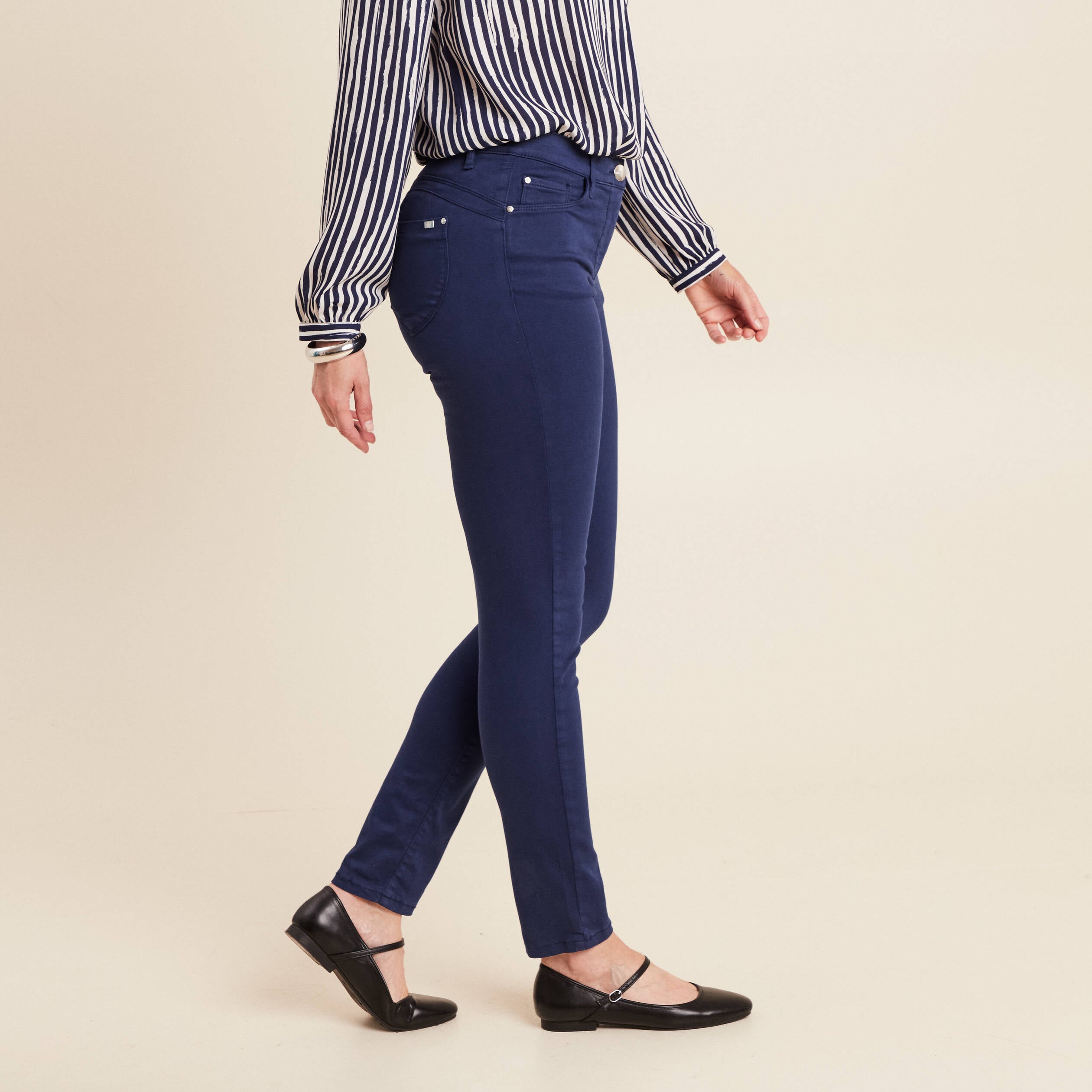 Jean magique L'Unique coupe ajust&eacute;e bleu marine femme