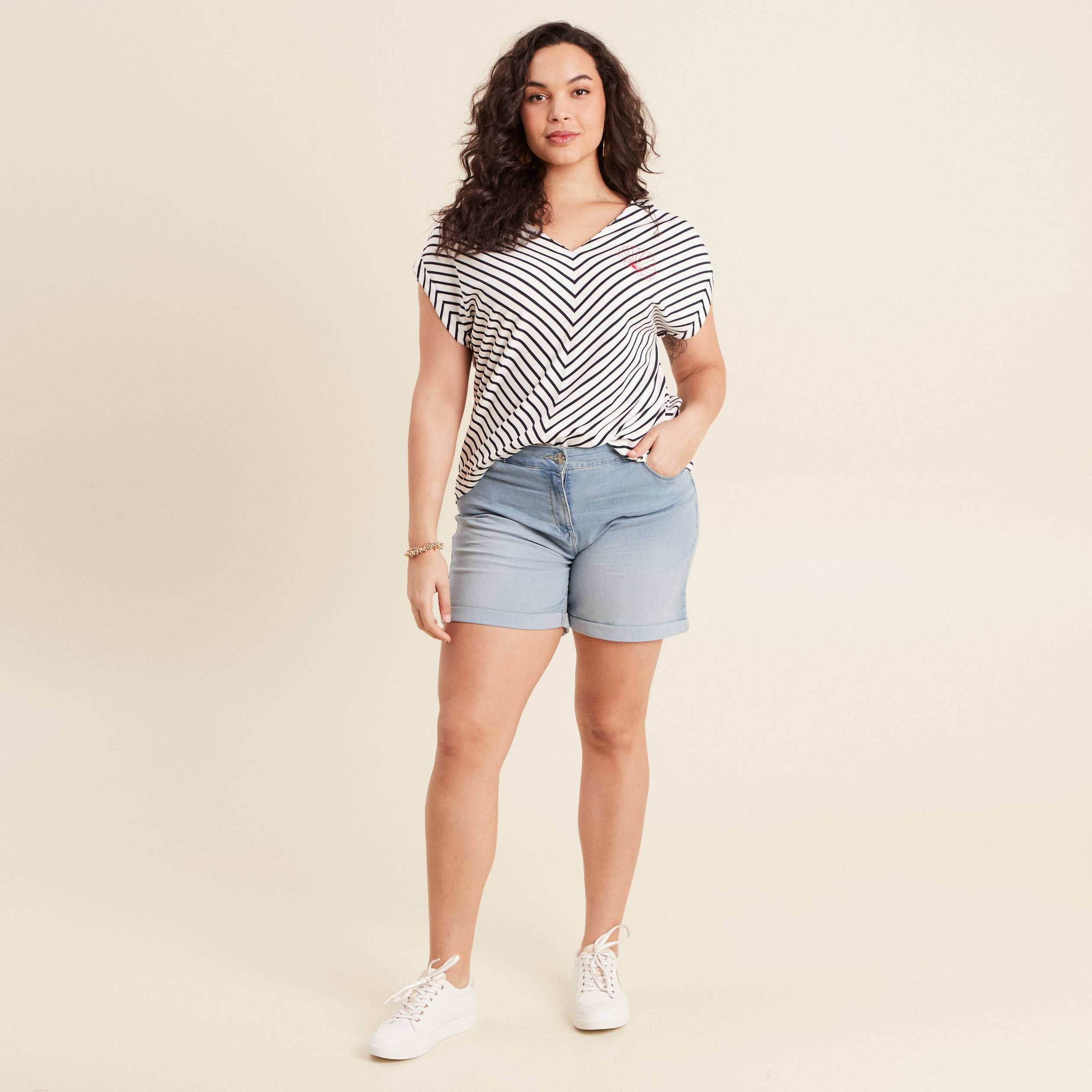 t shirt manches courtes brode blanc femme T-shirt manches courtes brodé blanc femme