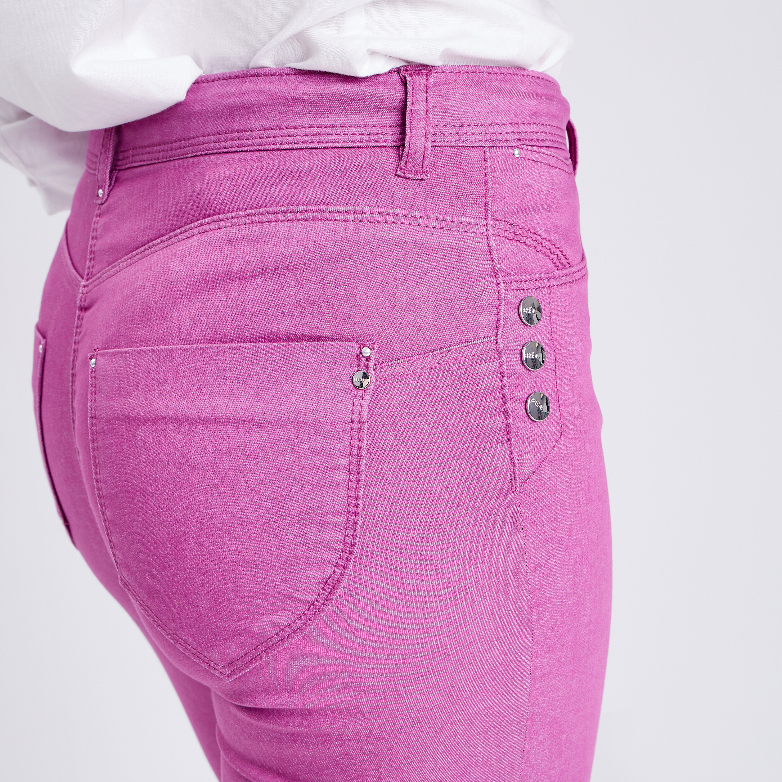 Pantalon ajusté avec boutons violet femme