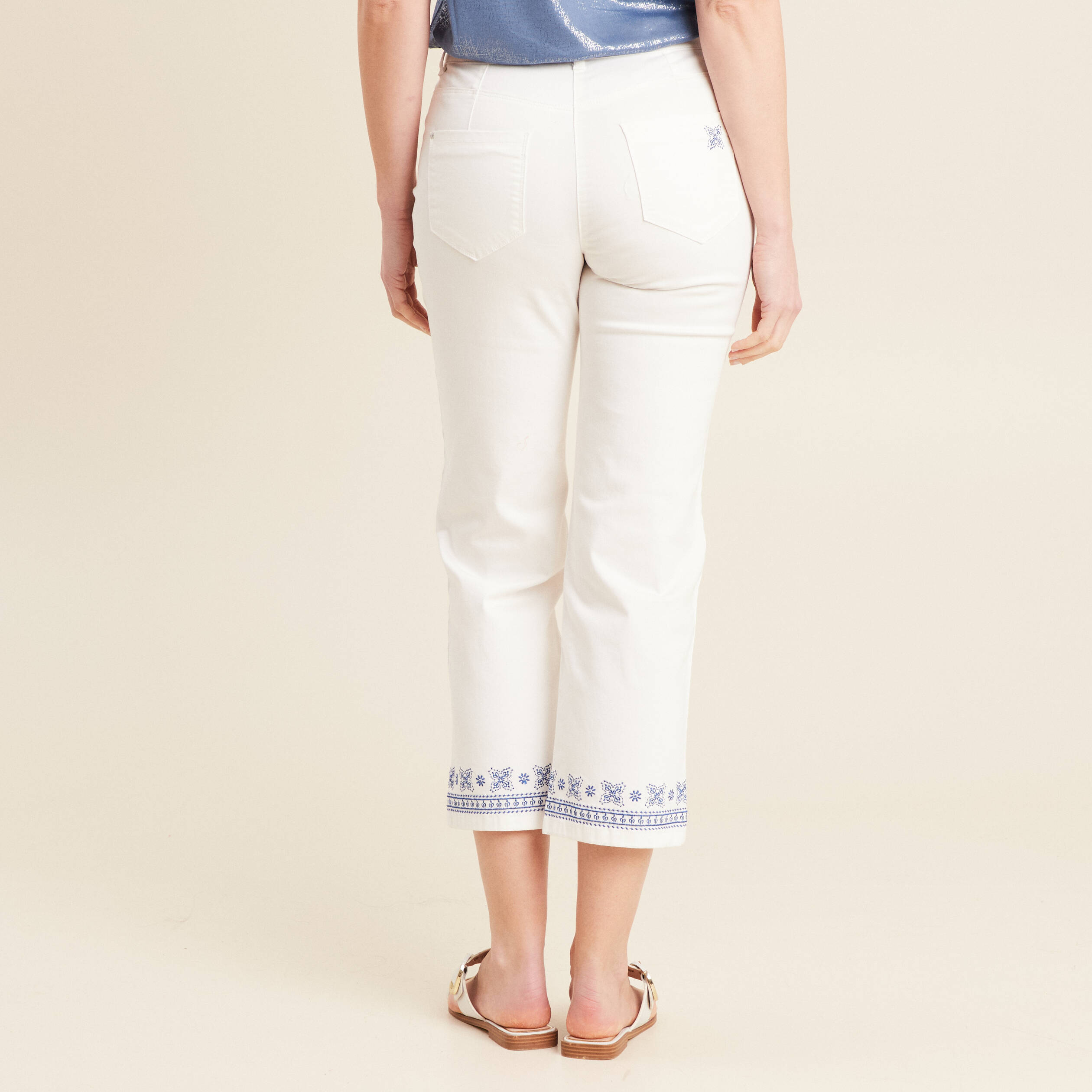 Jean droit brodé blanc femme