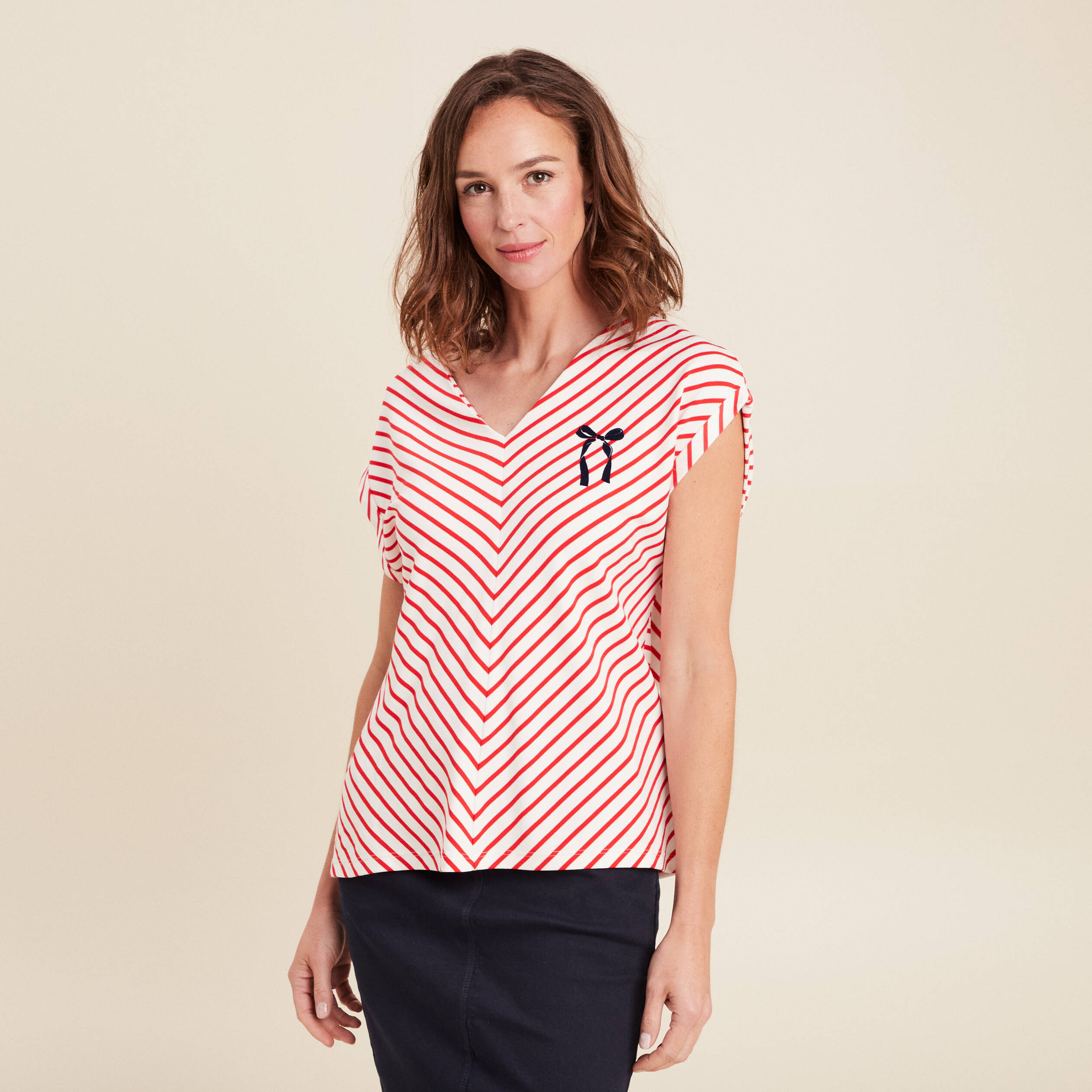 t shirt manches courtes brode rouge femme T-shirt manches courtes brodé rouge femme