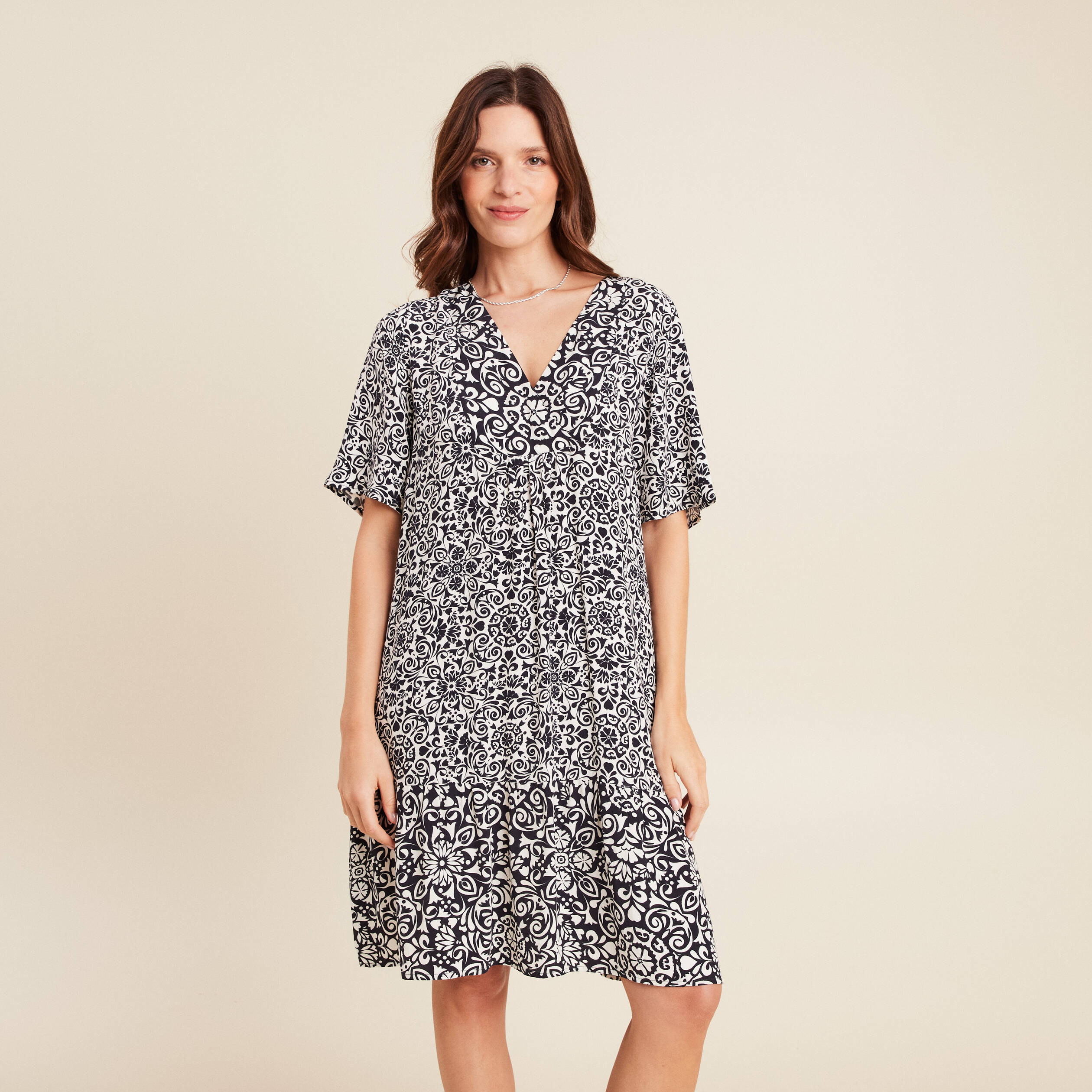 robe courte evasee col v bleu marine femme Robe courte évasée col V bleu marine femme