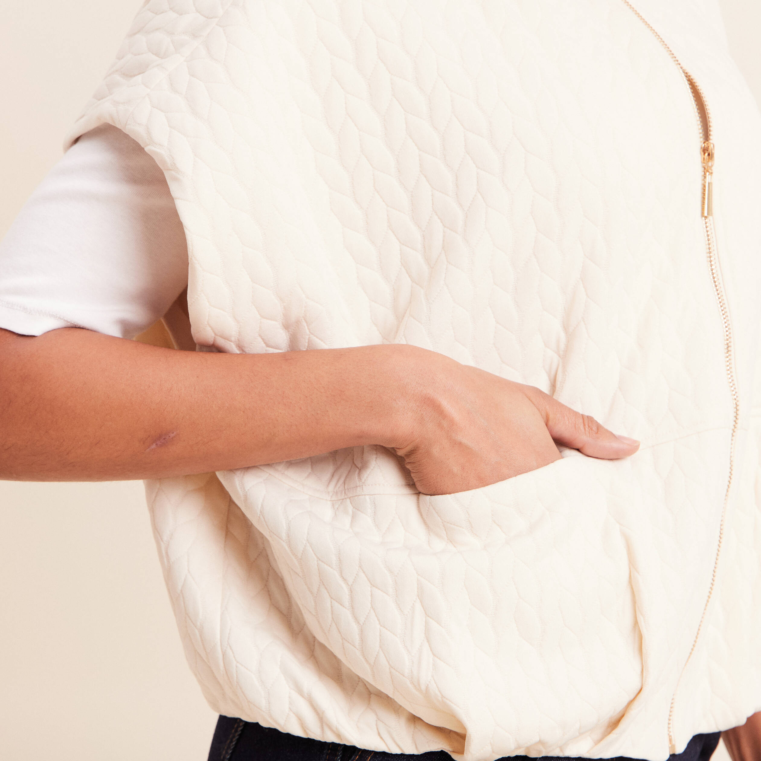 Veste col rond manches courtes doubl&eacute;e ecru femme