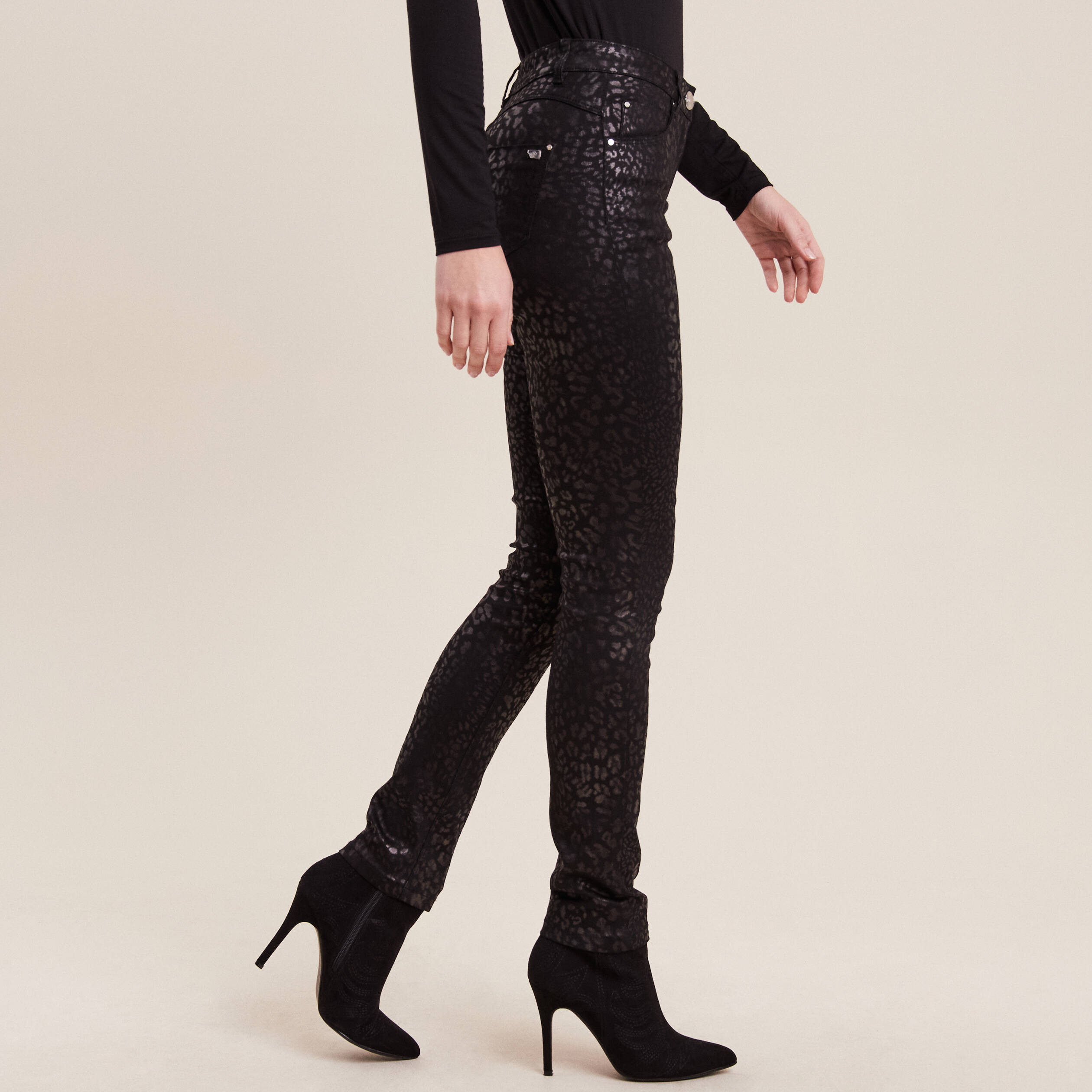 Pantalon ajusté enduit couleur bronze femme