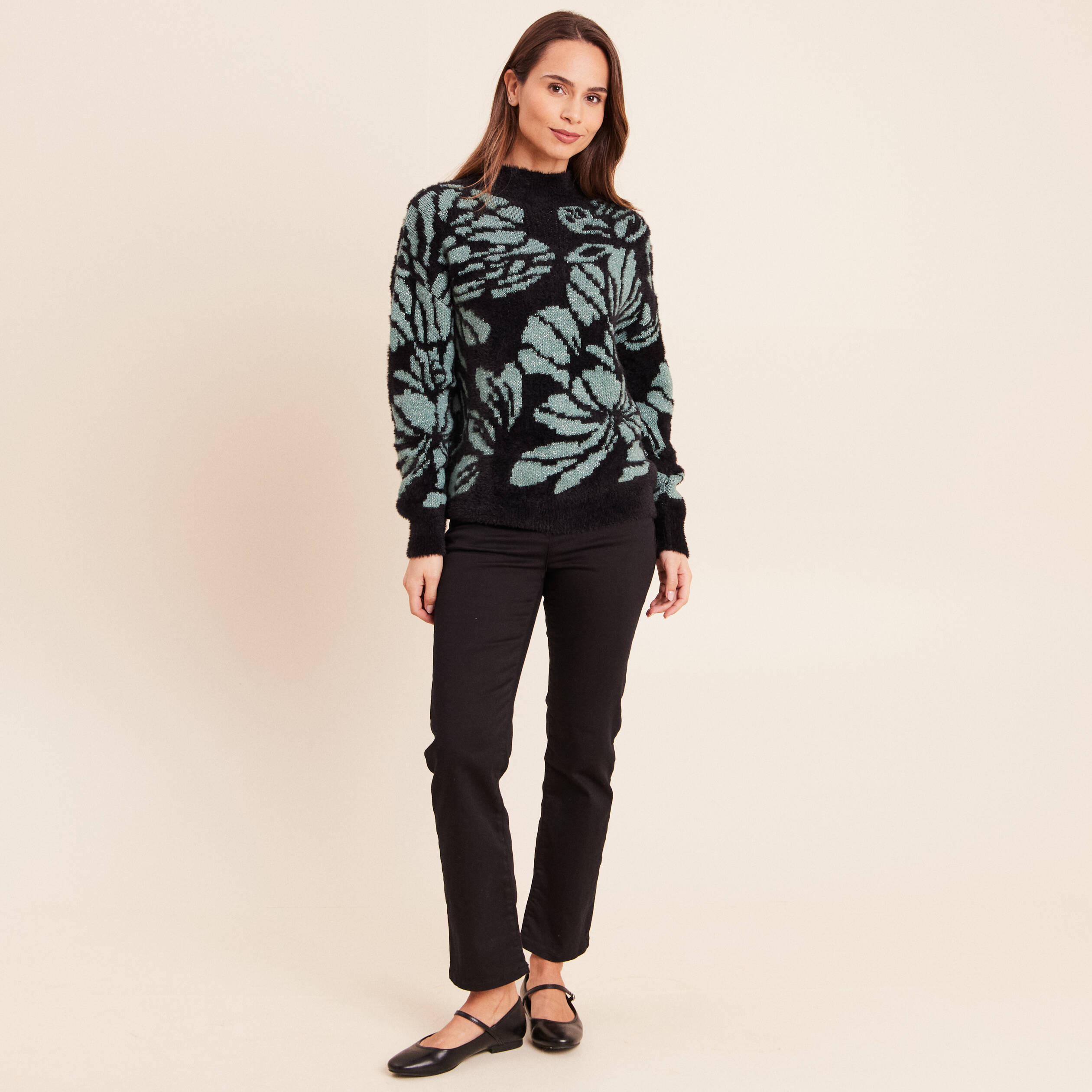 Pull duveteux col montant noir femme