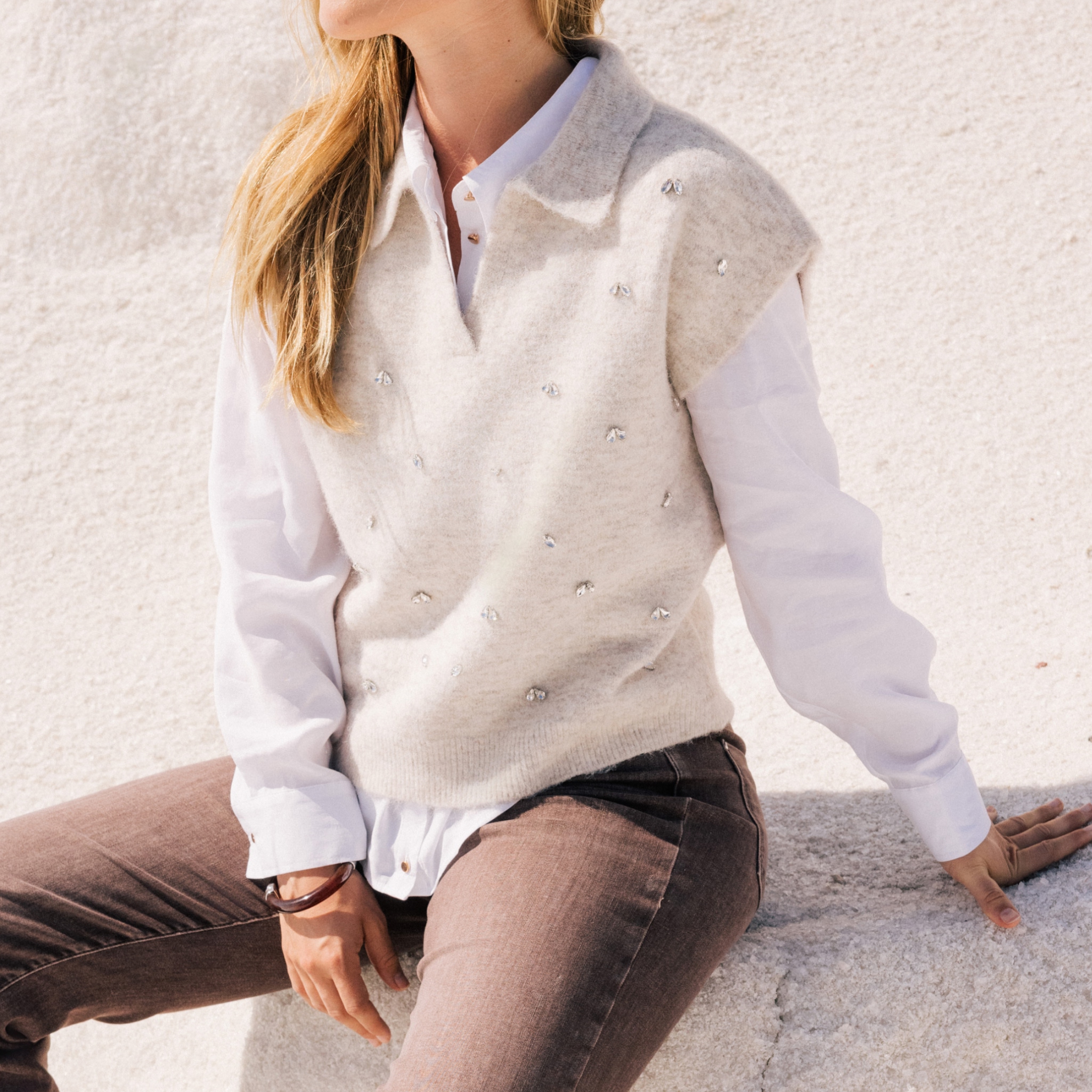 pull sans manches col chemise beige femme Pull sans manches col chemise beige femme