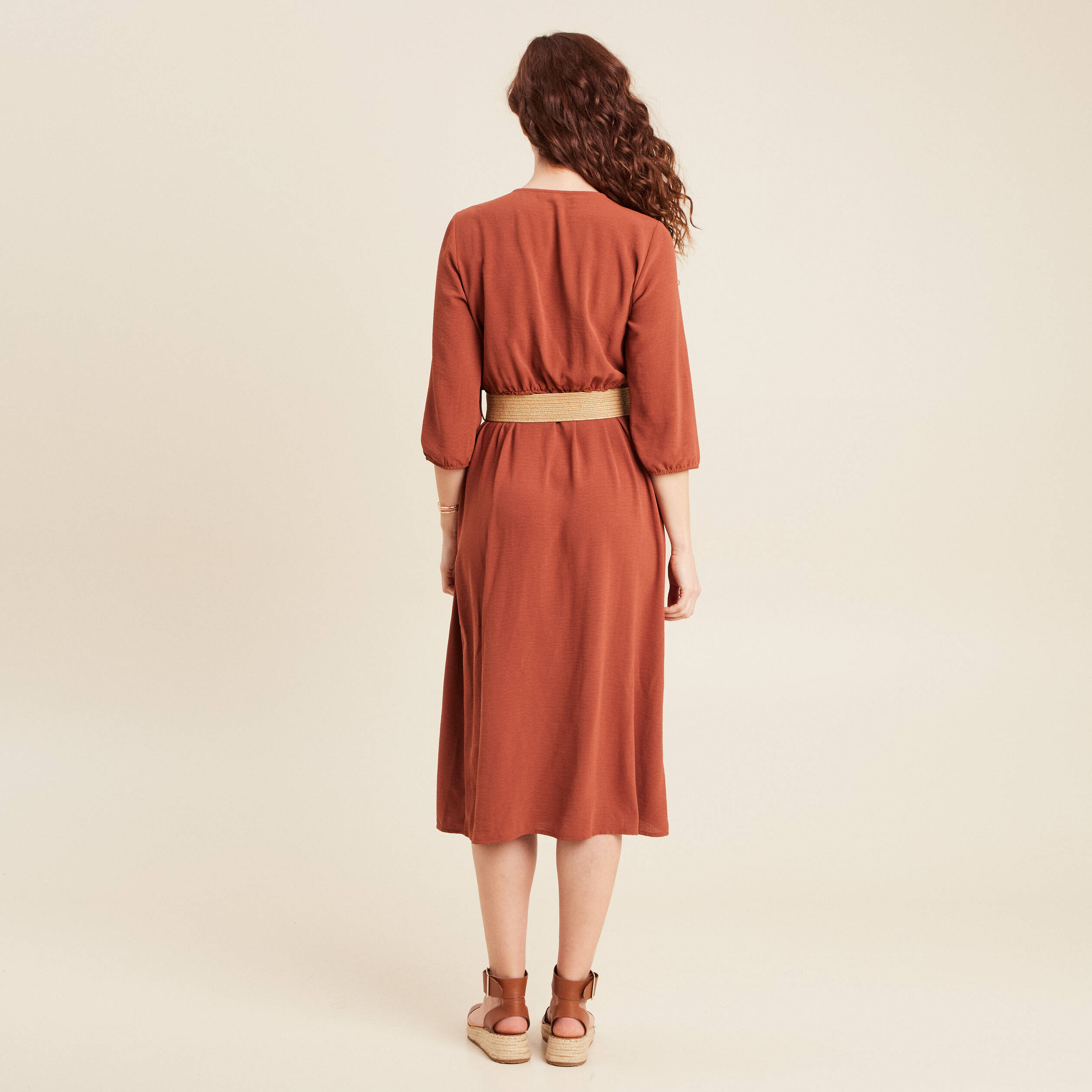 Robe droite ceinturée marron foncé femme