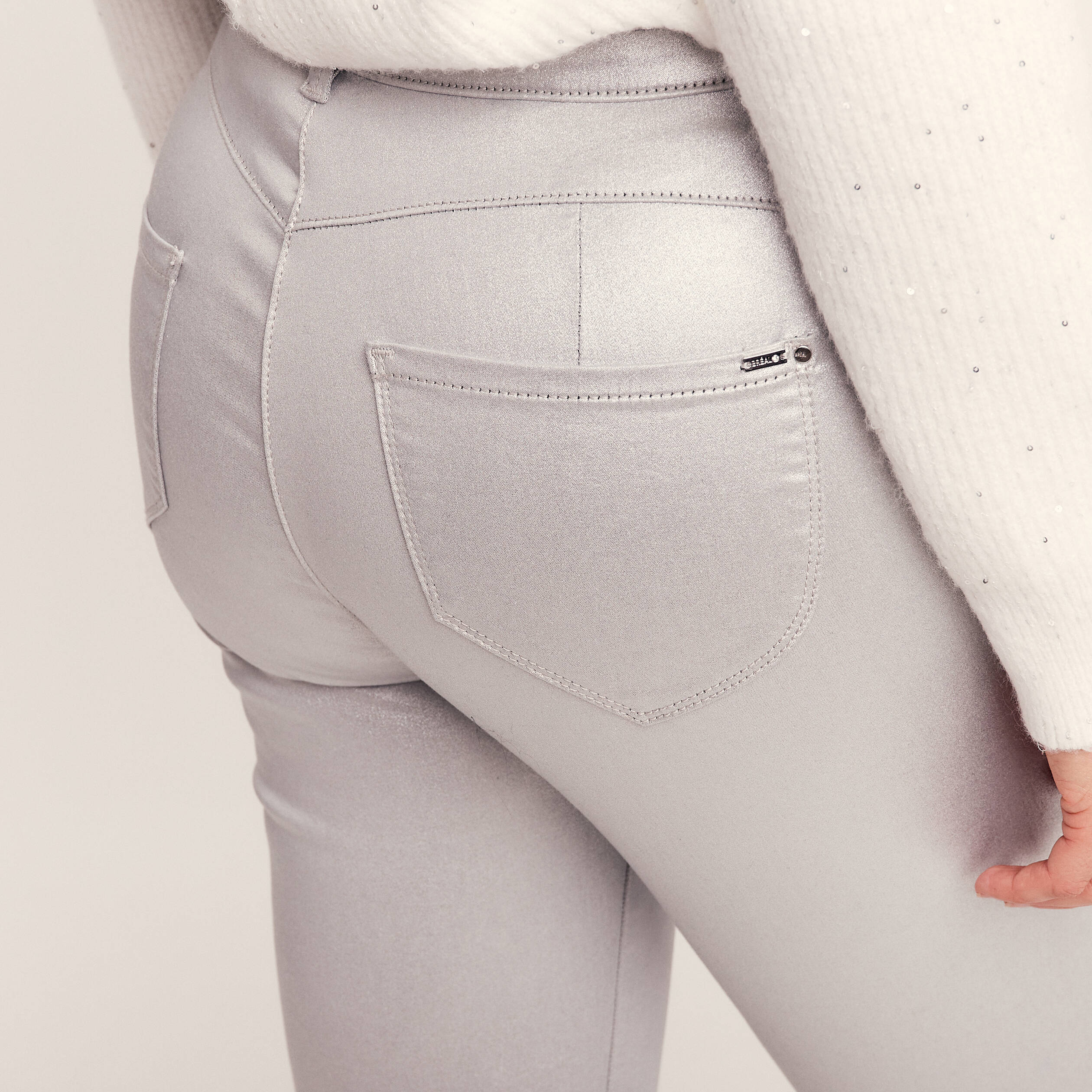 Pantalon ajusté enduit gris argent femme
