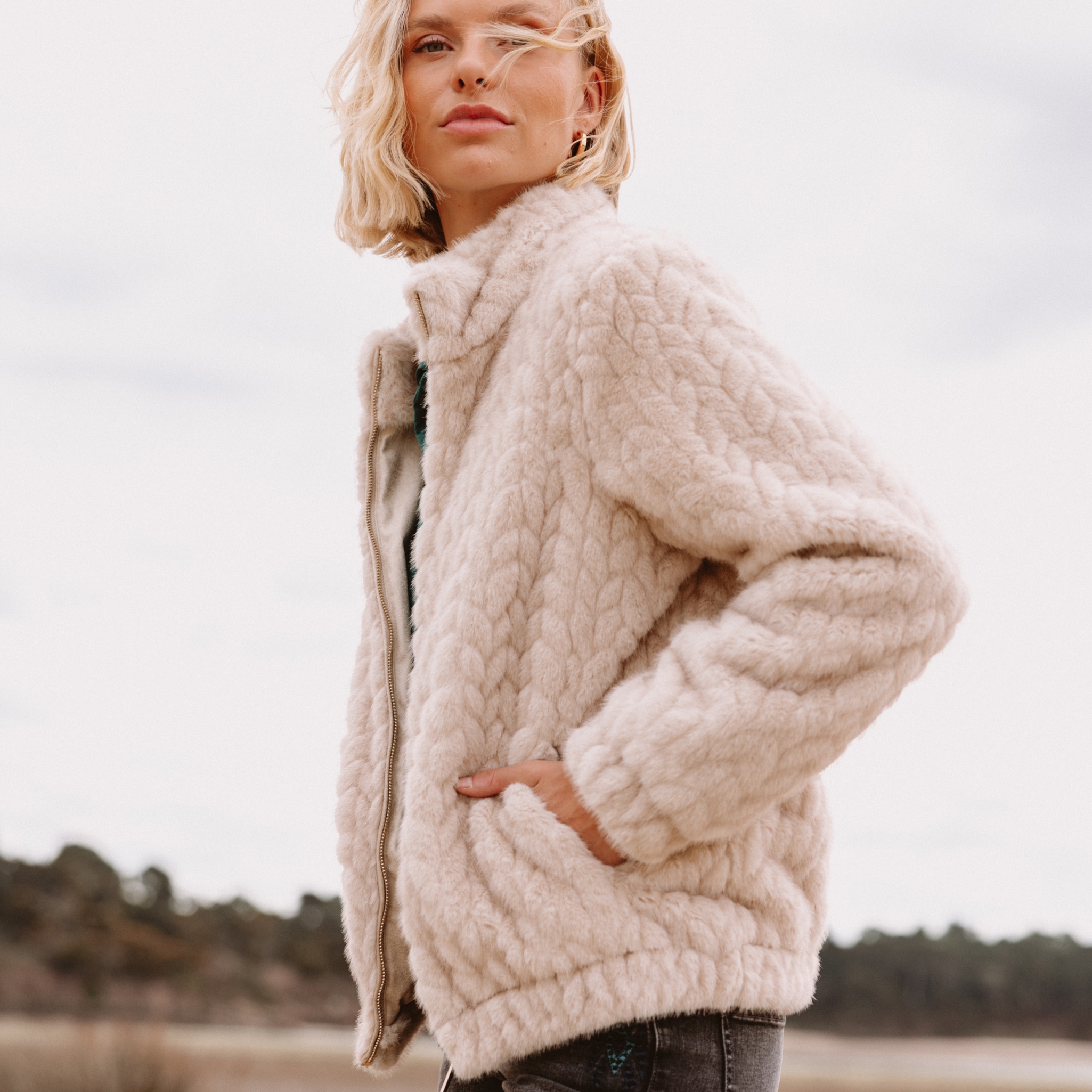 Manteau droit court col montant creme femme Bréal