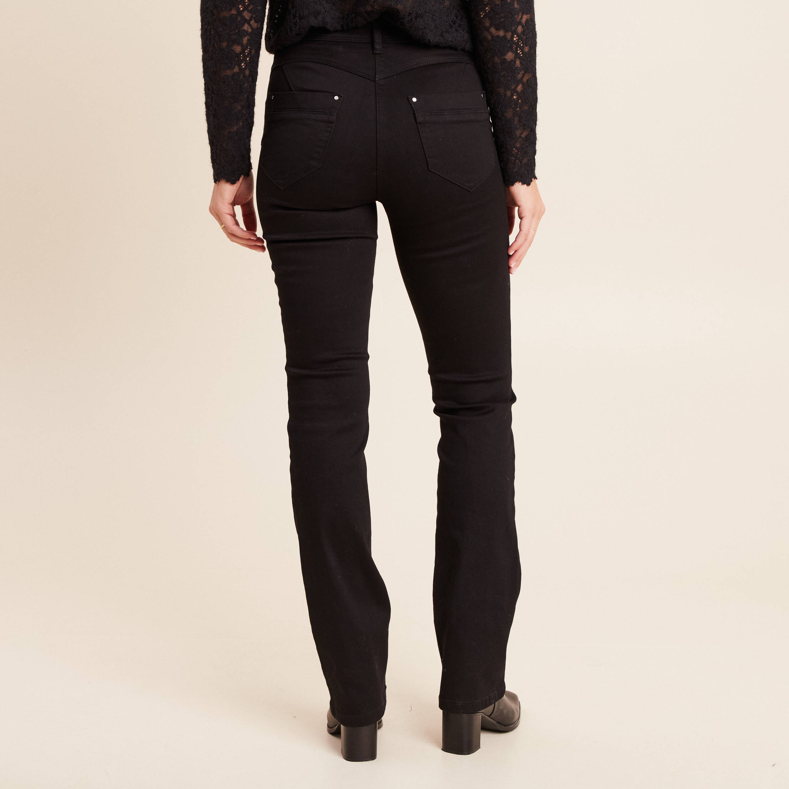 Jean coupe droite taille haute noir femme