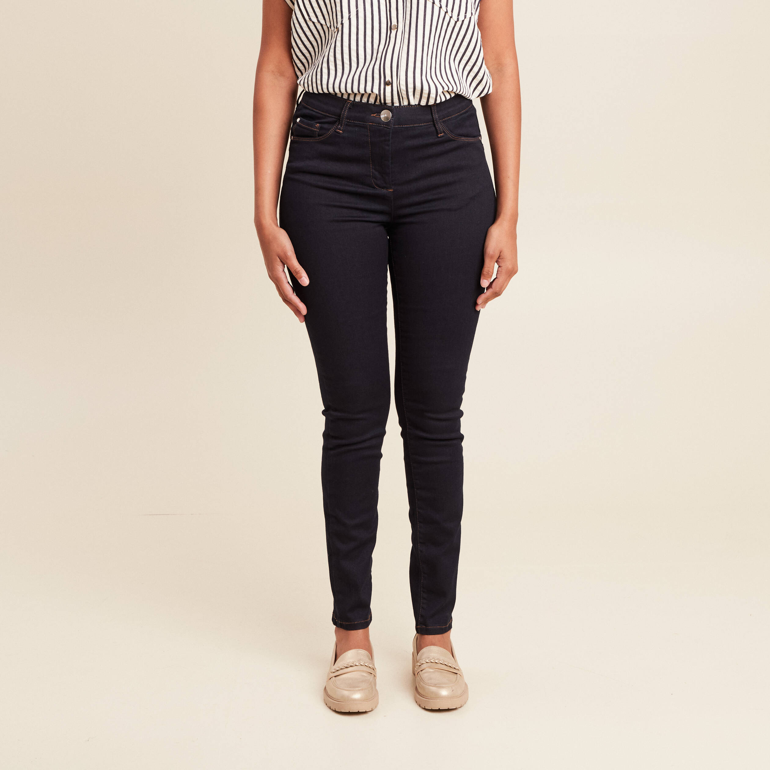 Jean magique L'Unique coupe ajust&eacute;e denim brut femme