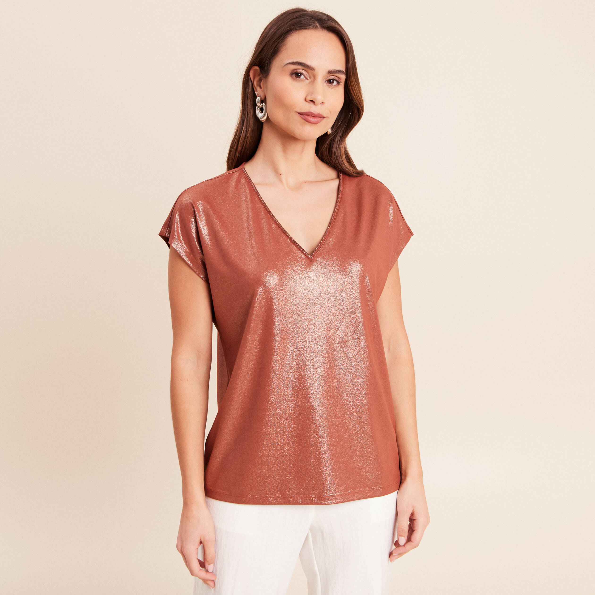 T-shirt col V manches courtes marron fonc&eacute; femme