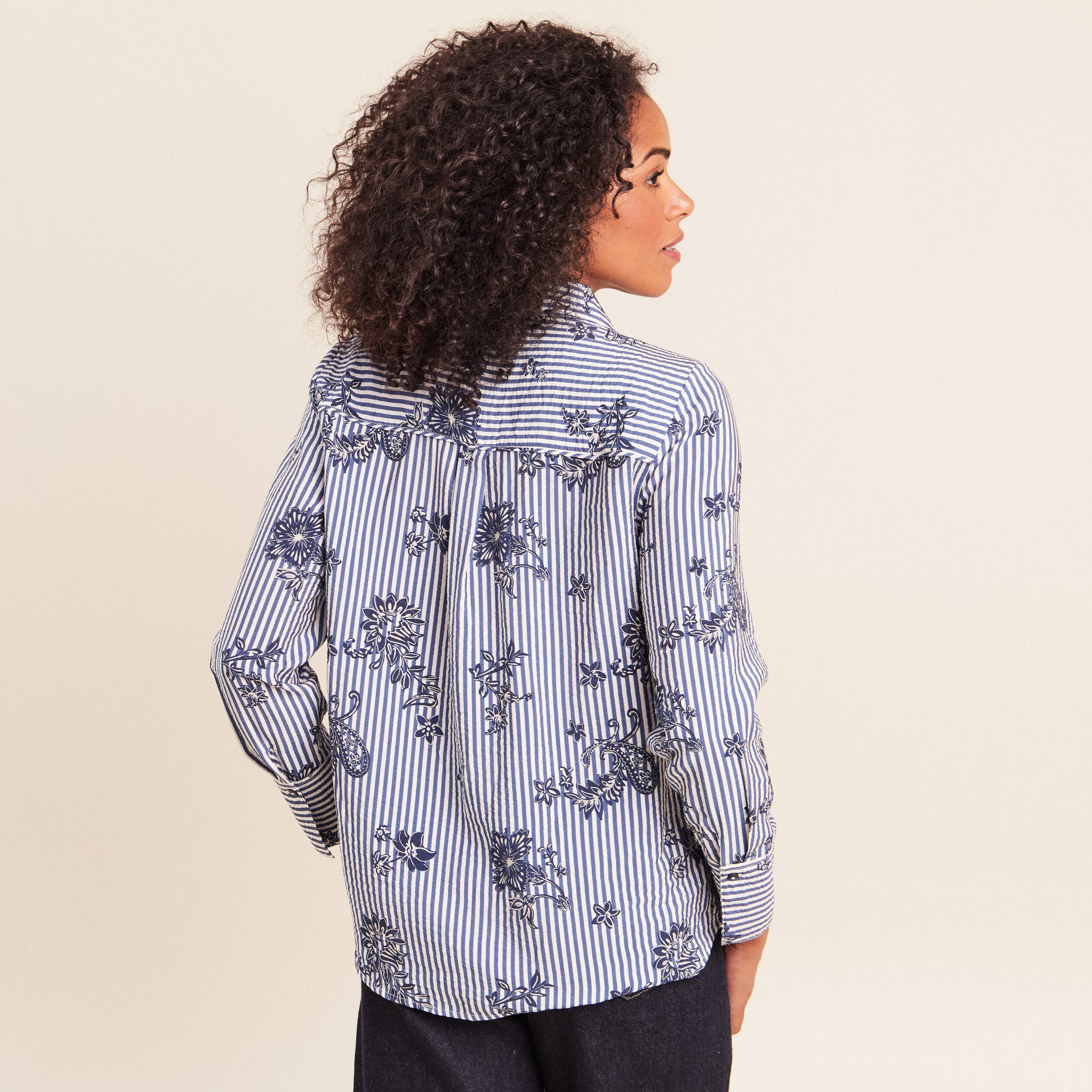 Chemise droite manches longues bleu fonc&eacute; femme