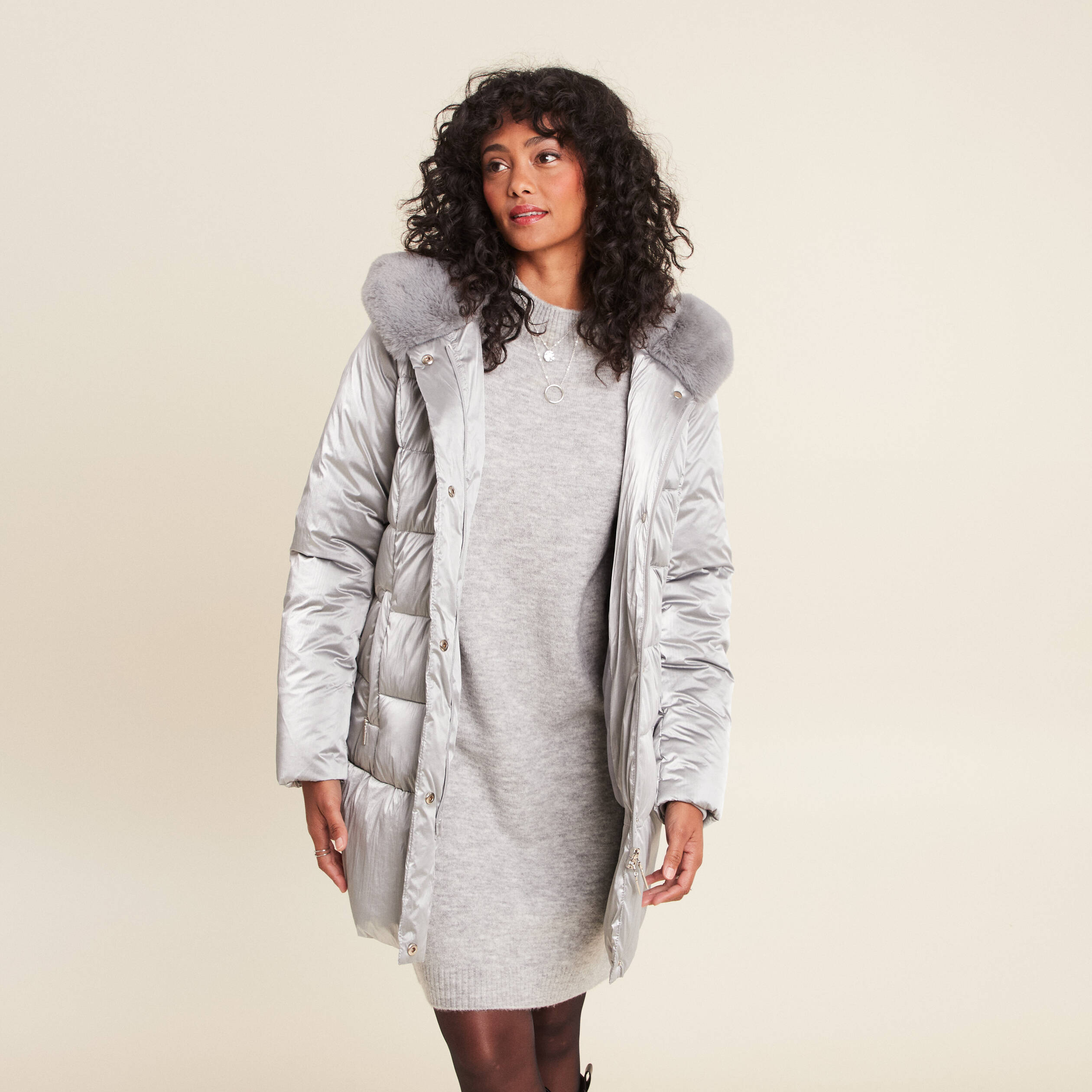 Doudoune droite &agrave; capuche gris clair femme