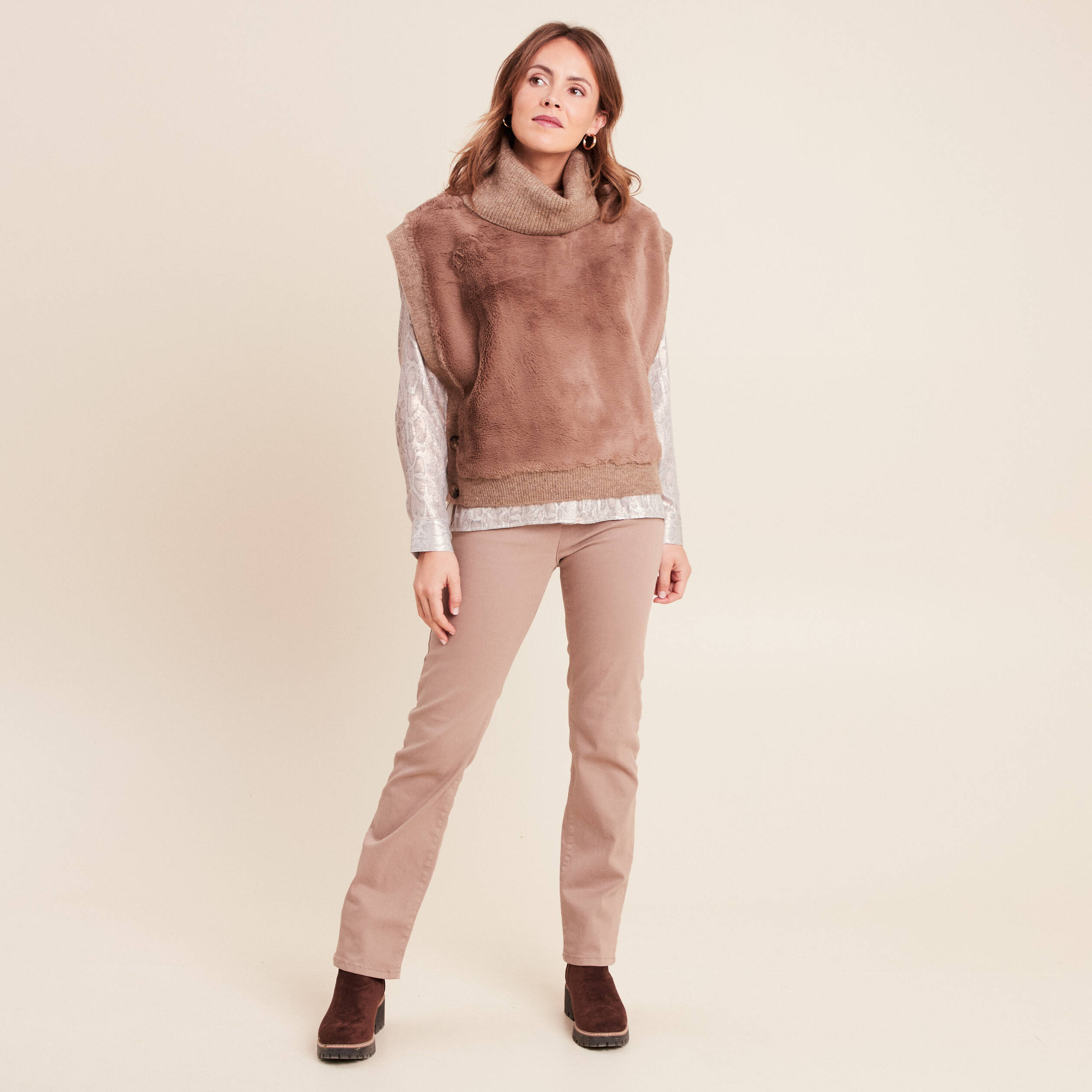 Pull sans manches col roul&eacute; marron femme