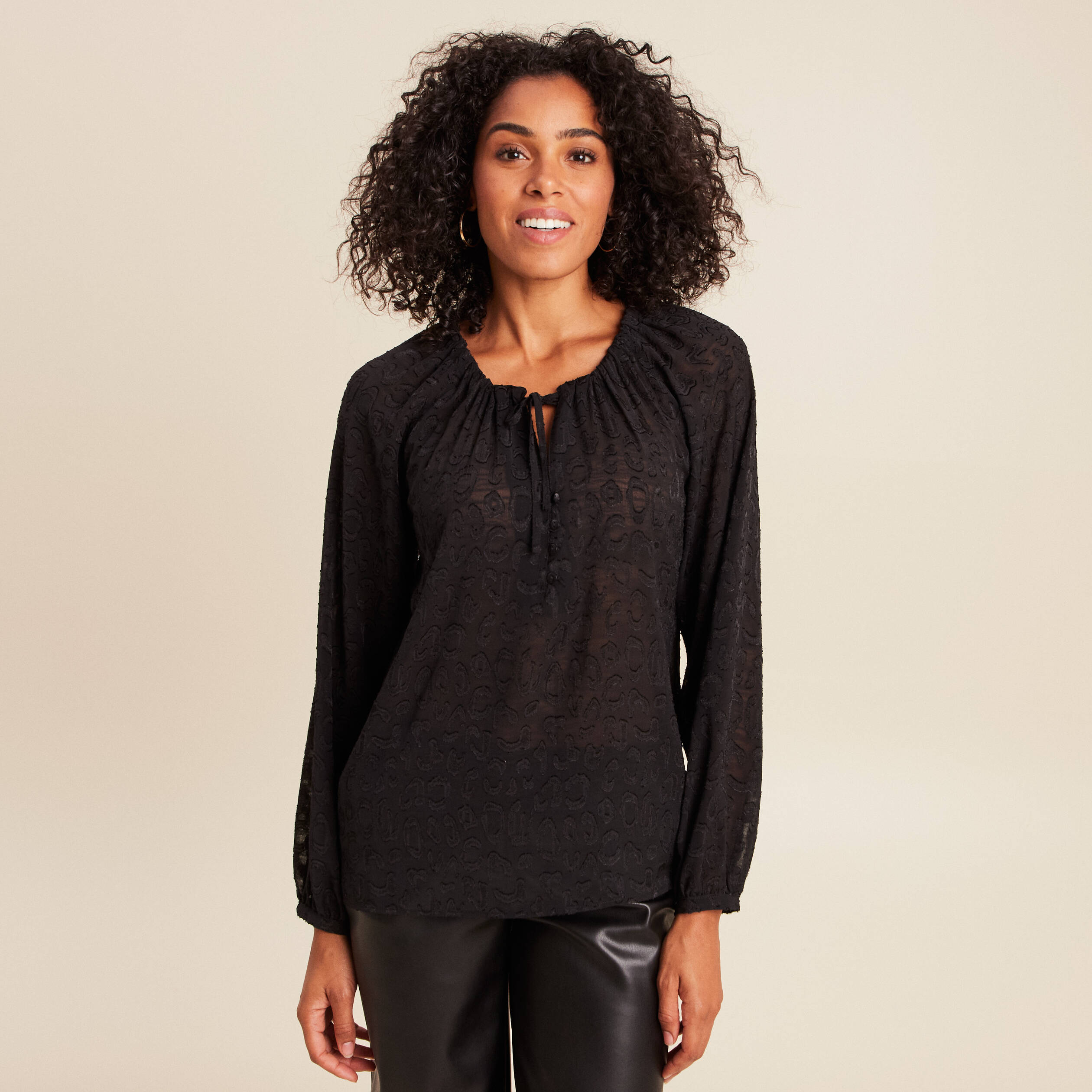 Blouse fluide col v manches longues noir femme
