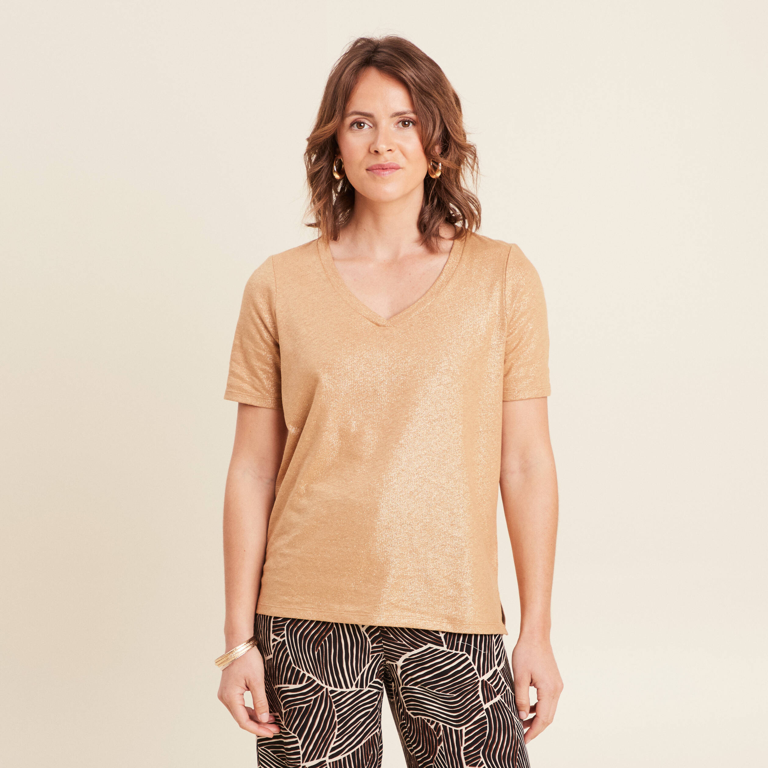 T-shirt col V manches courtes beige femme