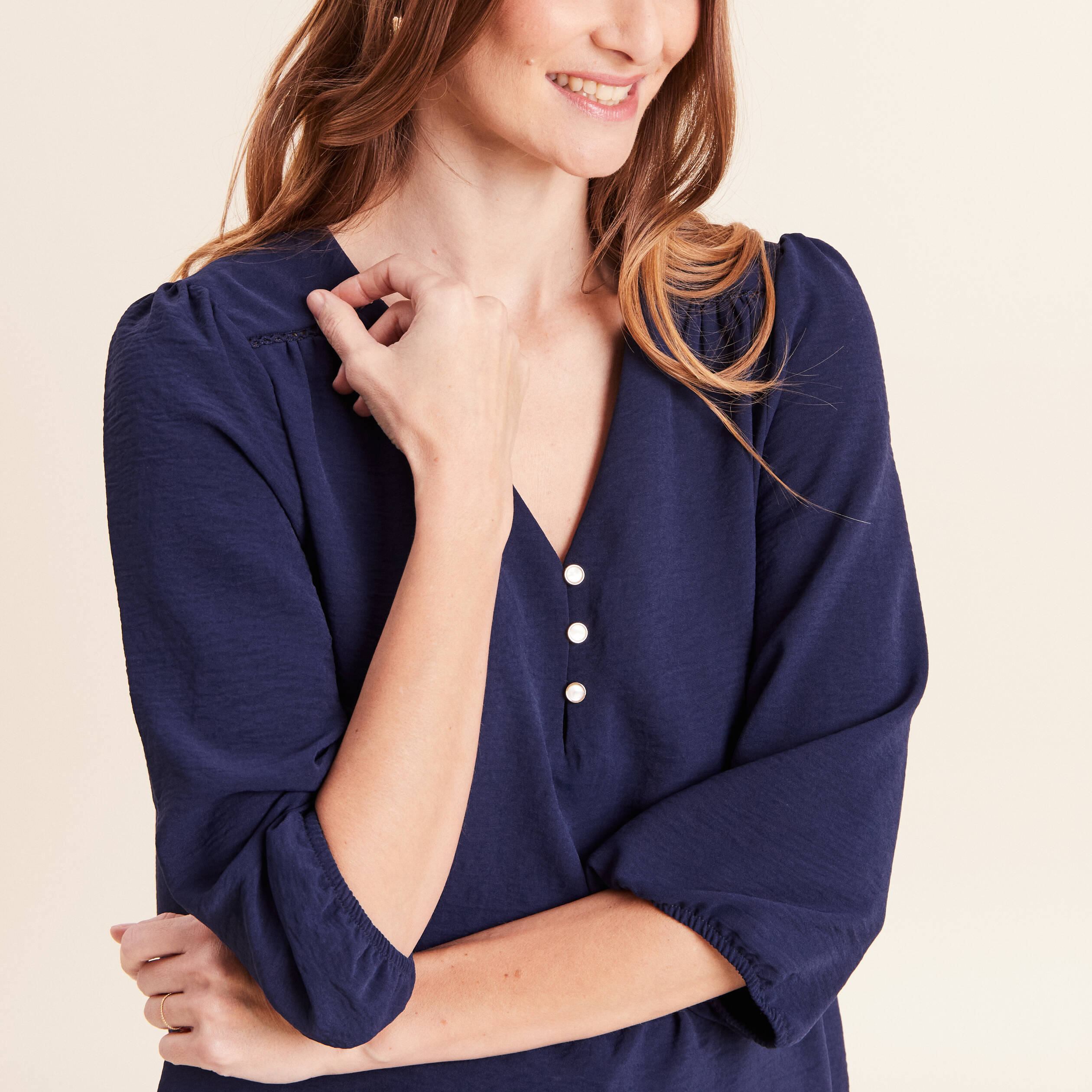 Blouse col v manches 3/4 fluide bleu marine femme