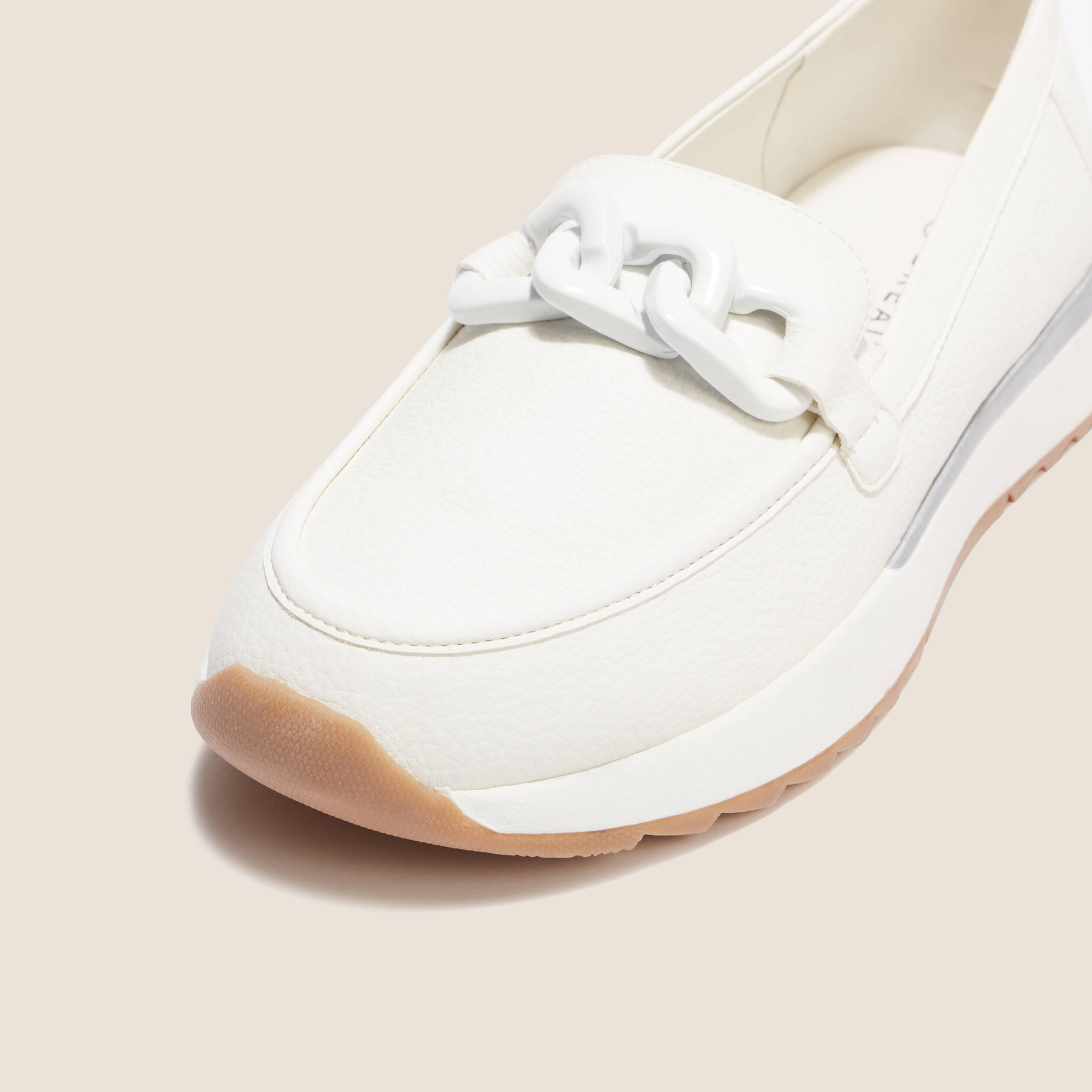 Mocassins détail chaîne blanc femme