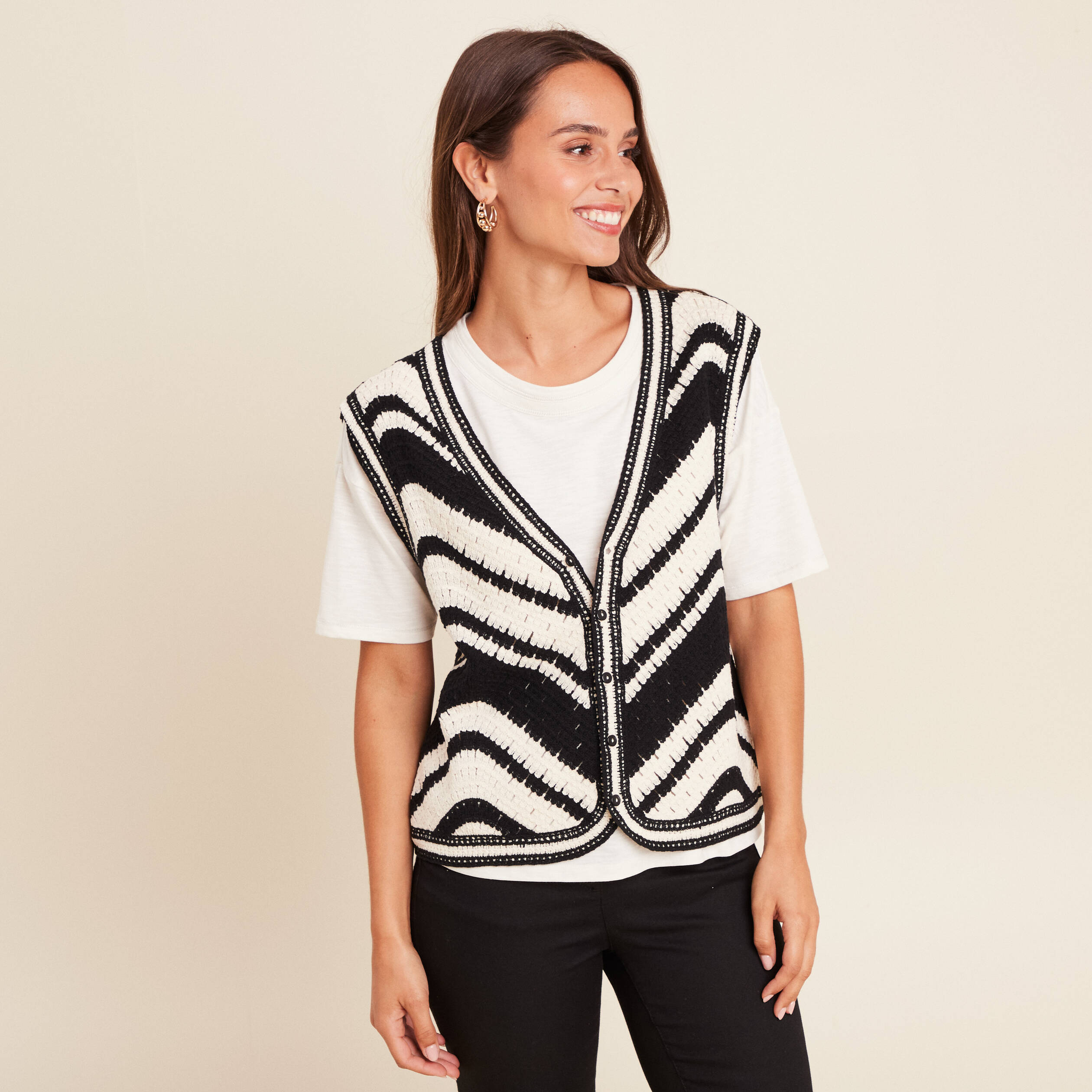 Gilet court droit col v en coton noir femme