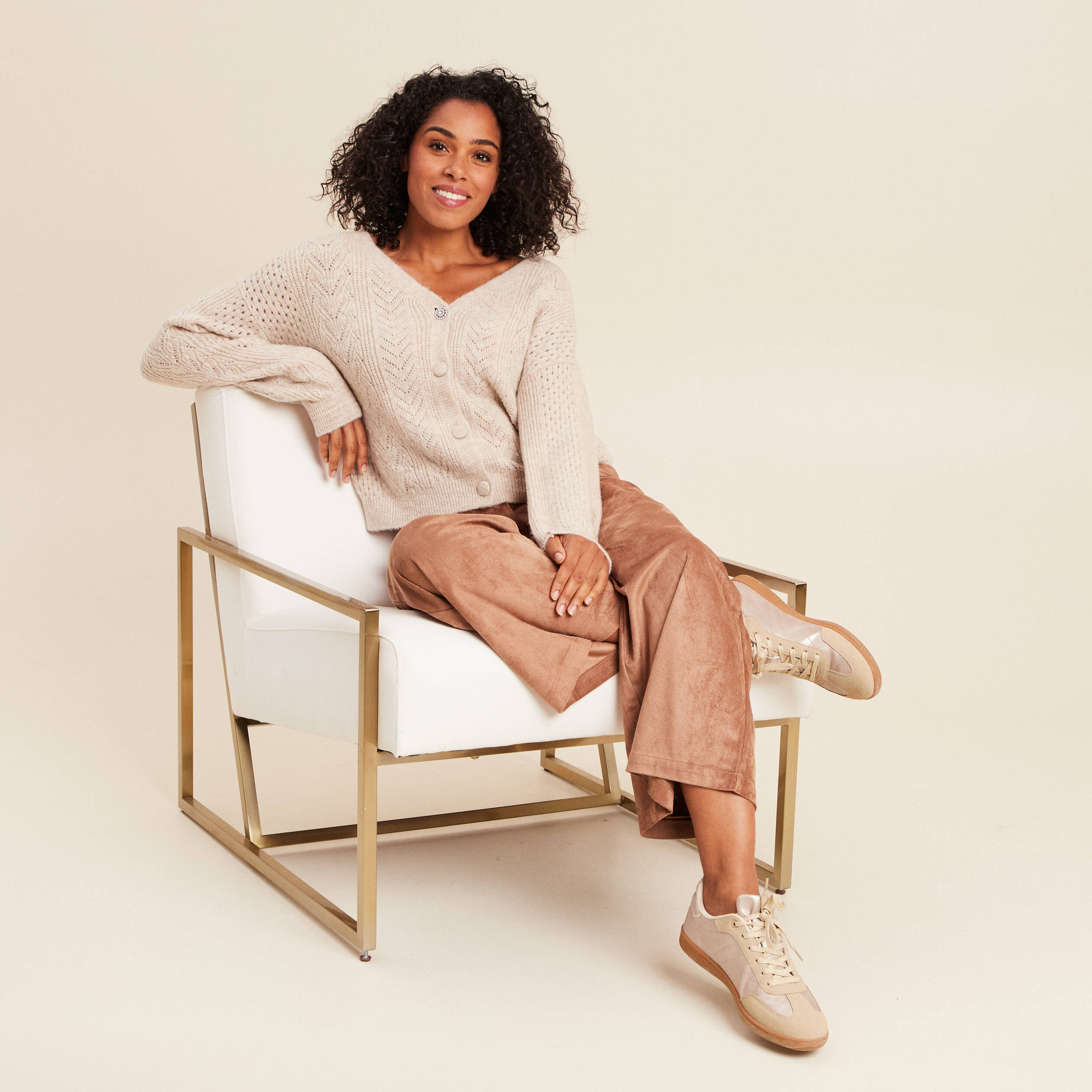 Pantalon su&eacute;dine large &agrave; pinces marron clair femme