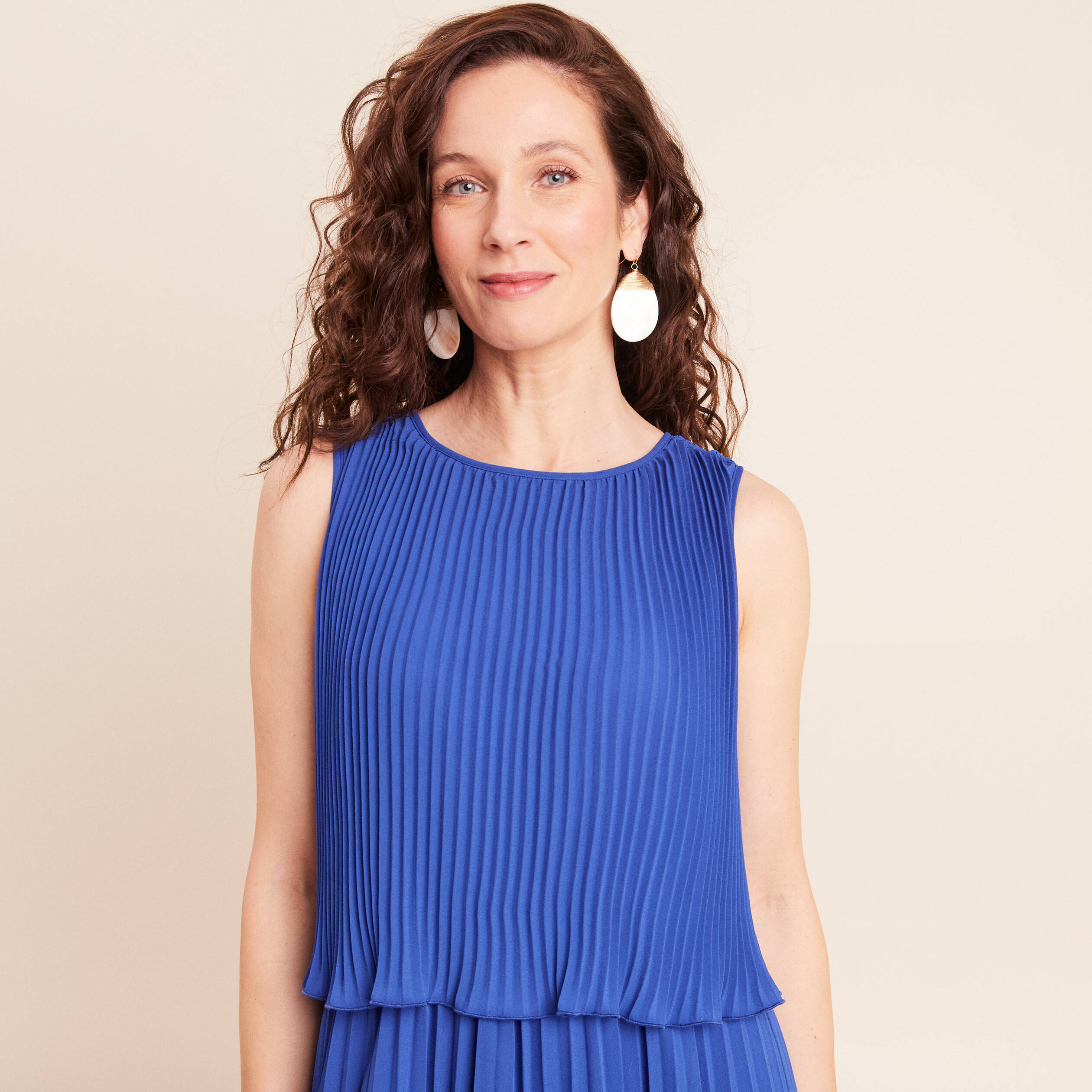Robe longue &eacute;vas&eacute;e pliss&eacute;e sans manches bleu fonc&eacute; femme