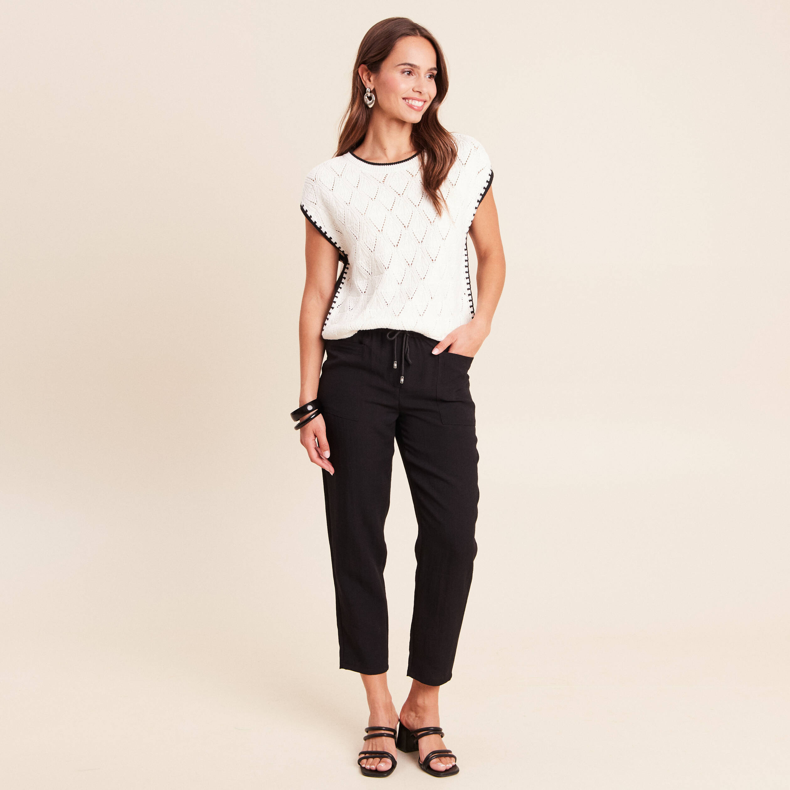 Pull ajour&eacute; sans manches col rond ecru femme