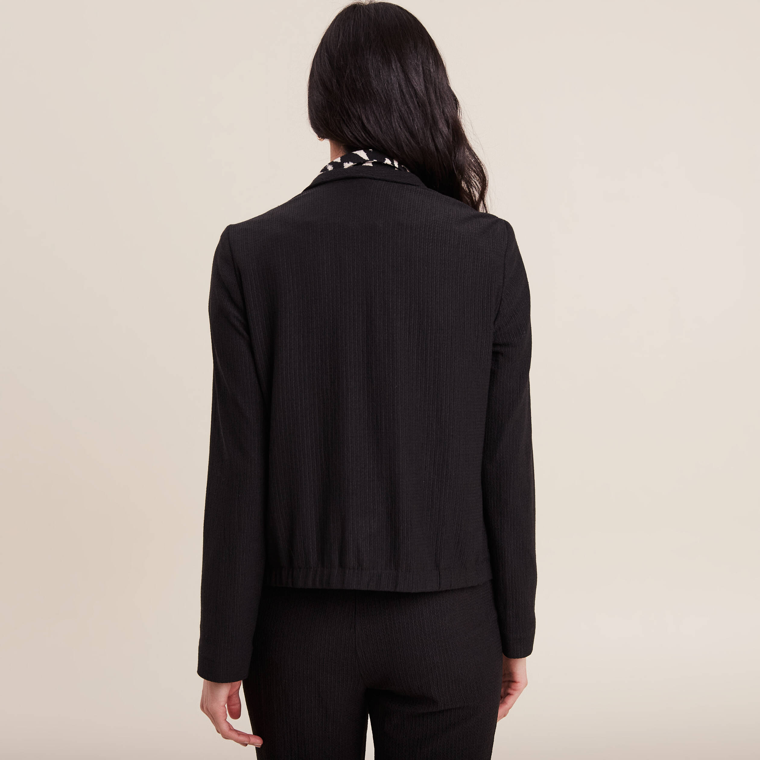 Veste en maille ajustée col châle noir femme