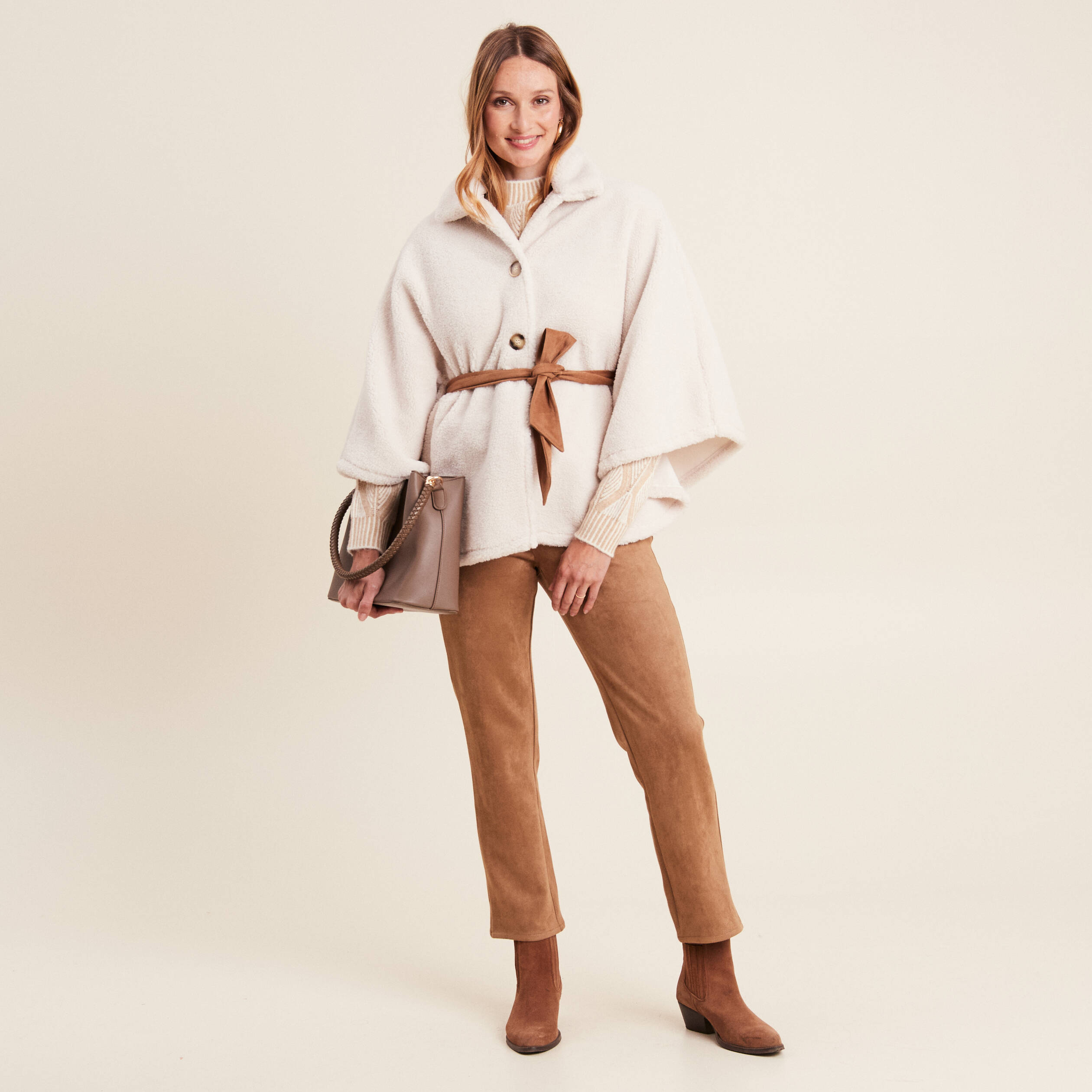 Poncho boutonn&eacute; ceintur&eacute; ecru femme