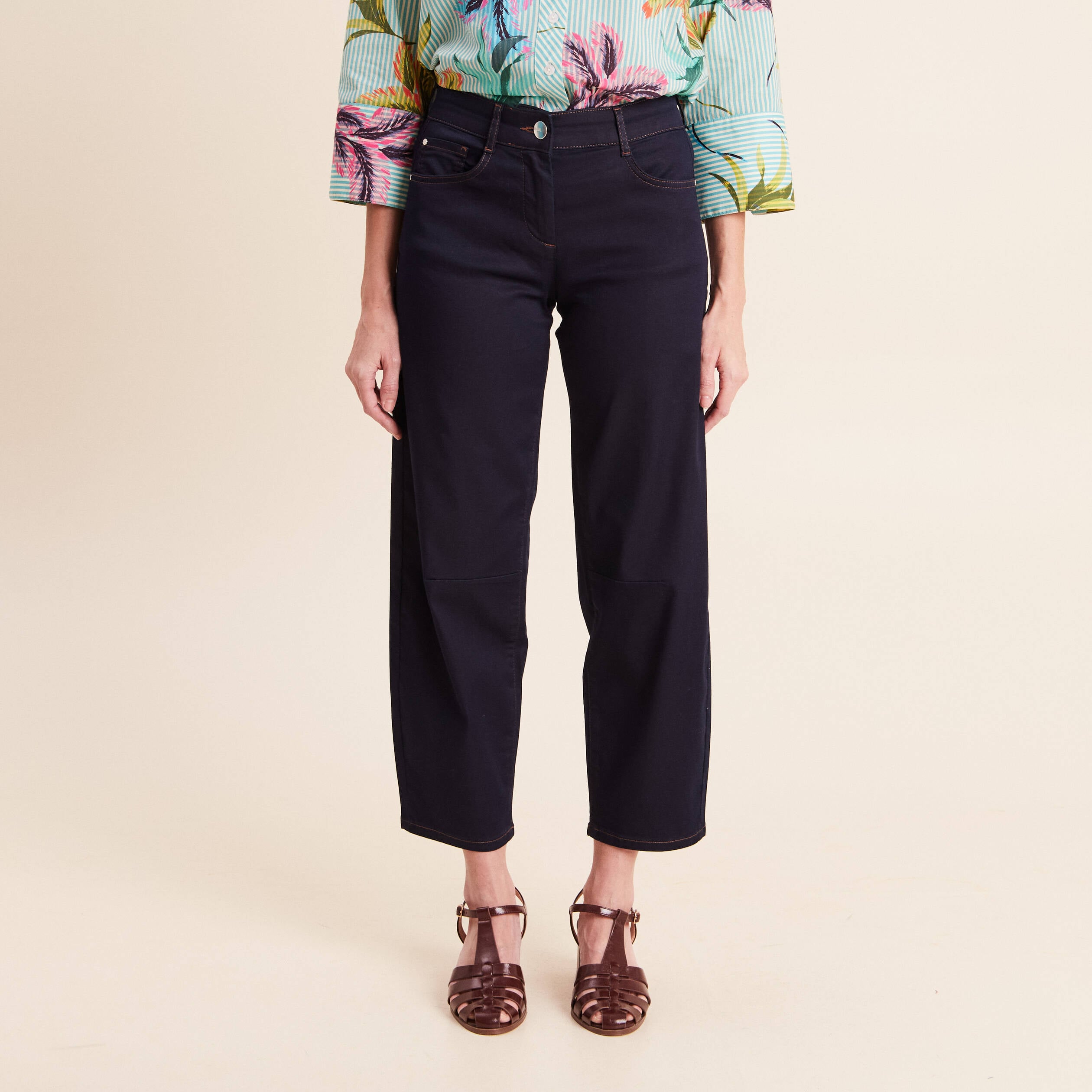 Pantalon magique Le L&eacute;ger coupe barrel denim brut femme