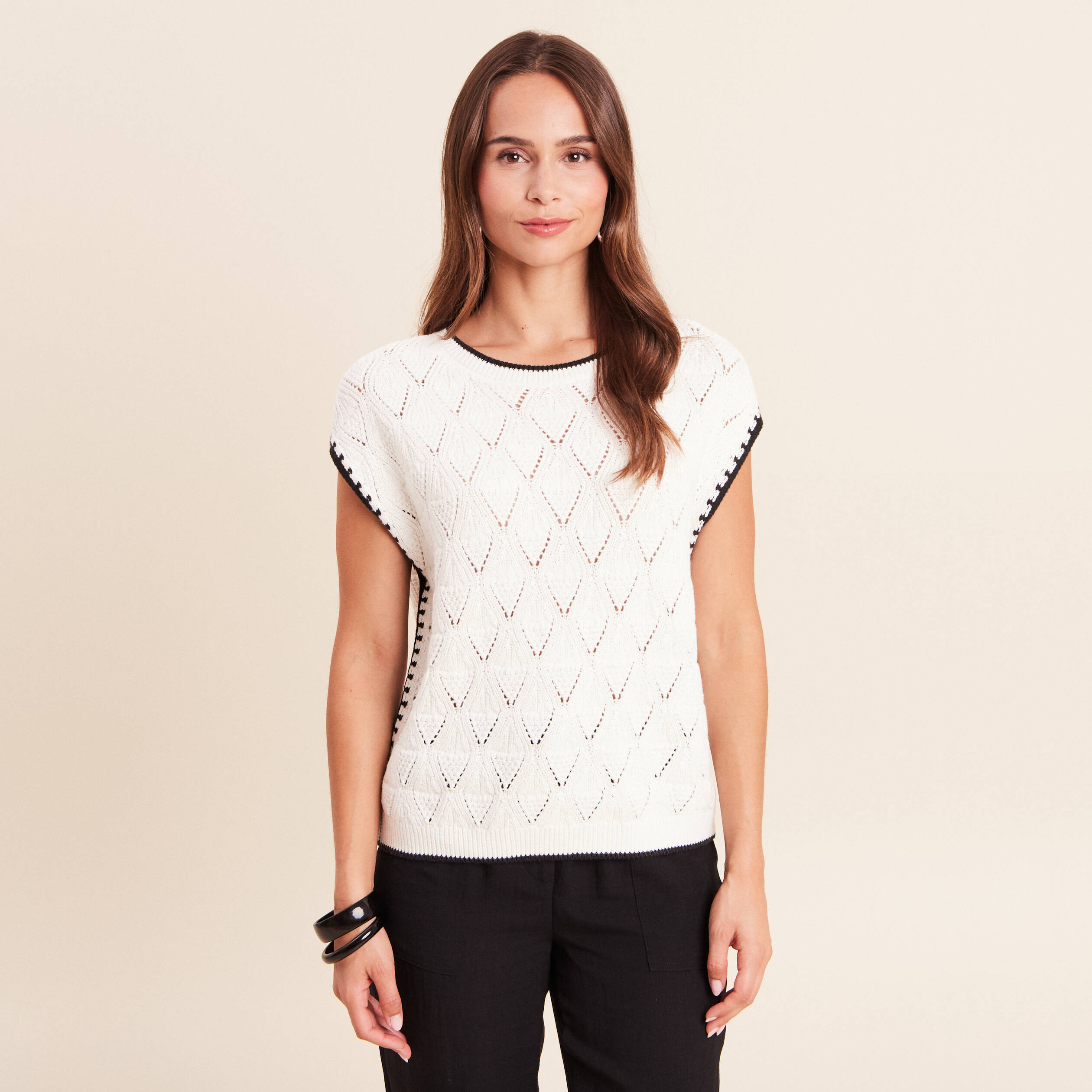 Pull ajour&eacute; sans manches col rond ecru femme