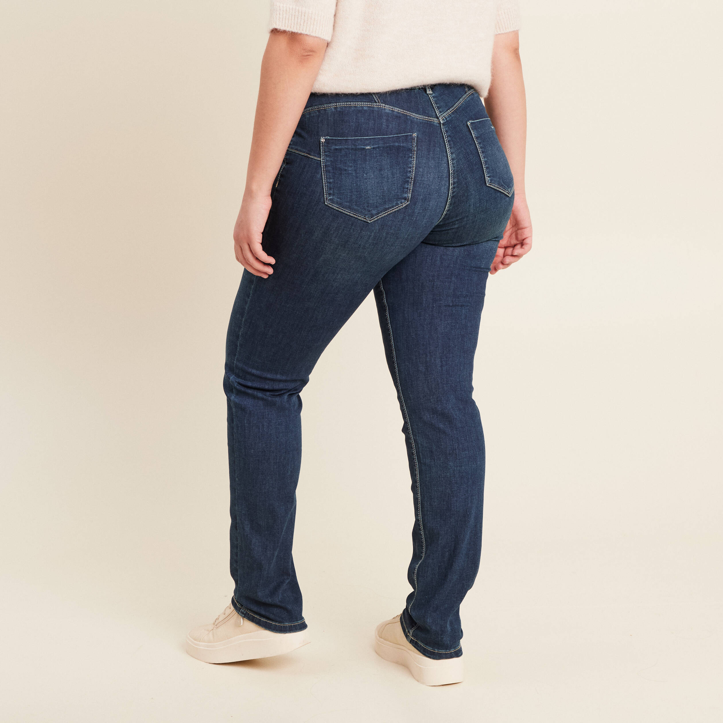 Jean coupe ajust&eacute;e long denim brut femme